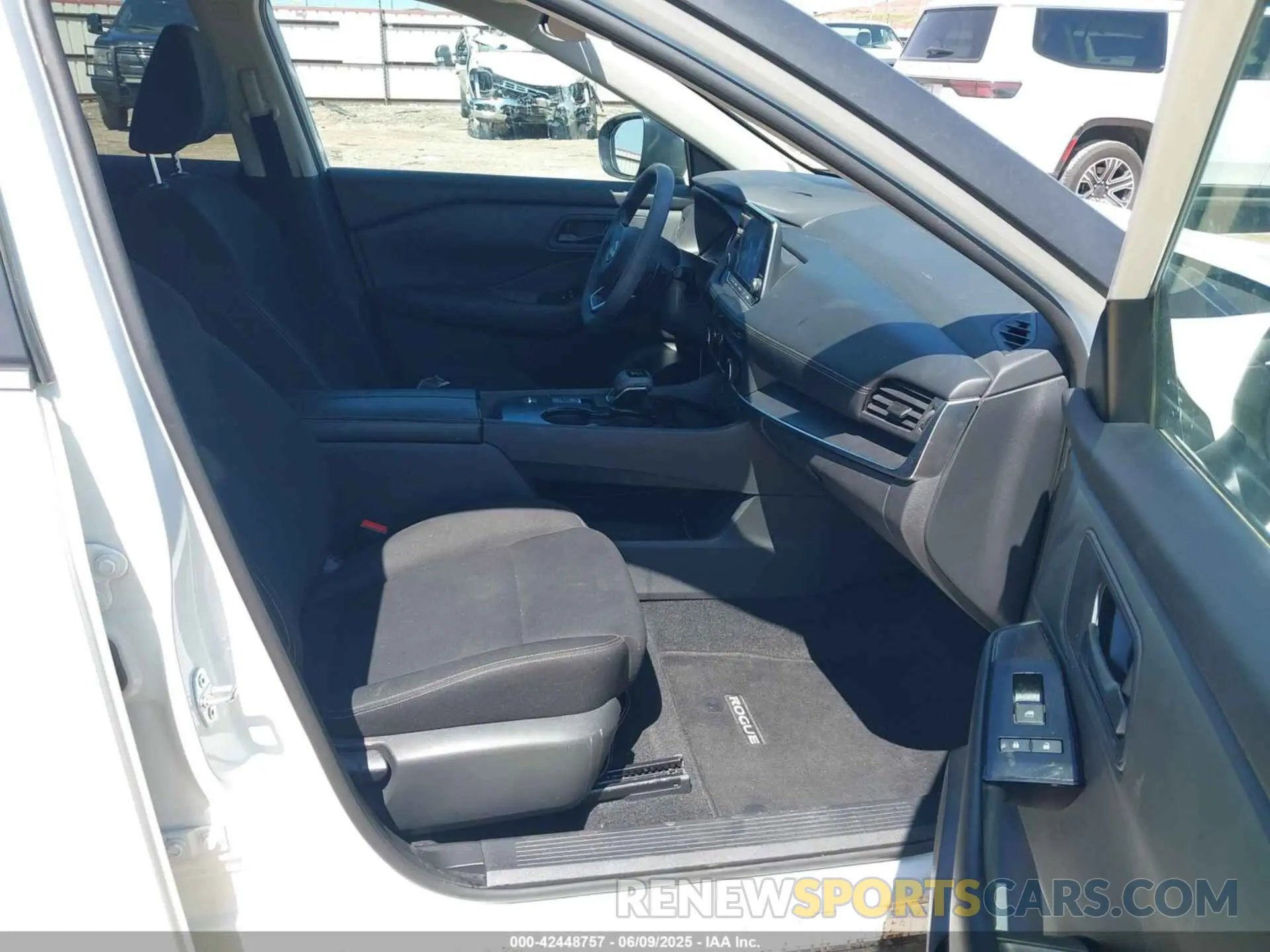 5 Photograph of a damaged car 5N1BT3AA7RC670225 NISSAN ROGUE 2024