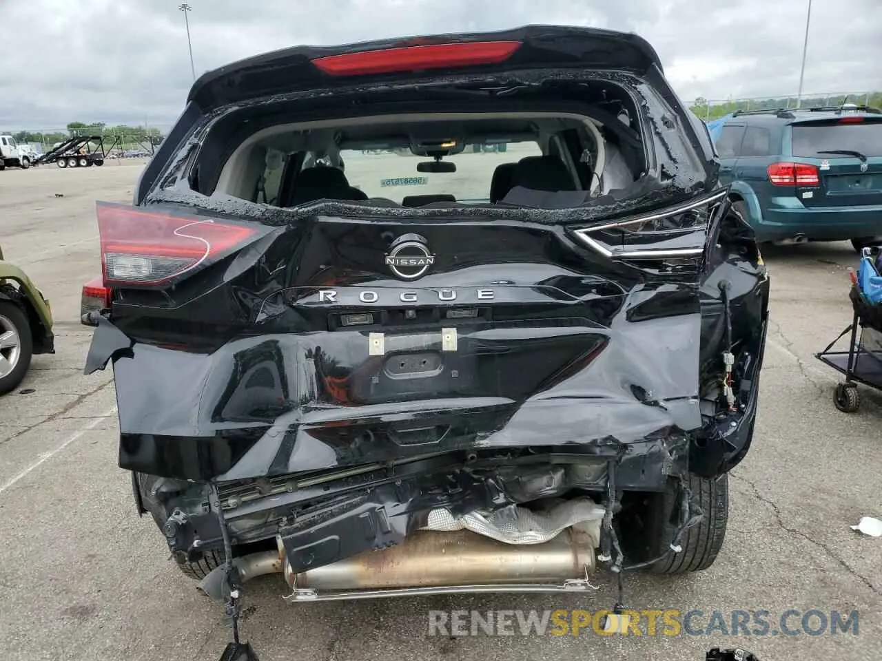 6 Photograph of a damaged car 5N1BT3AA9RC694770 NISSAN ROGUE 2024