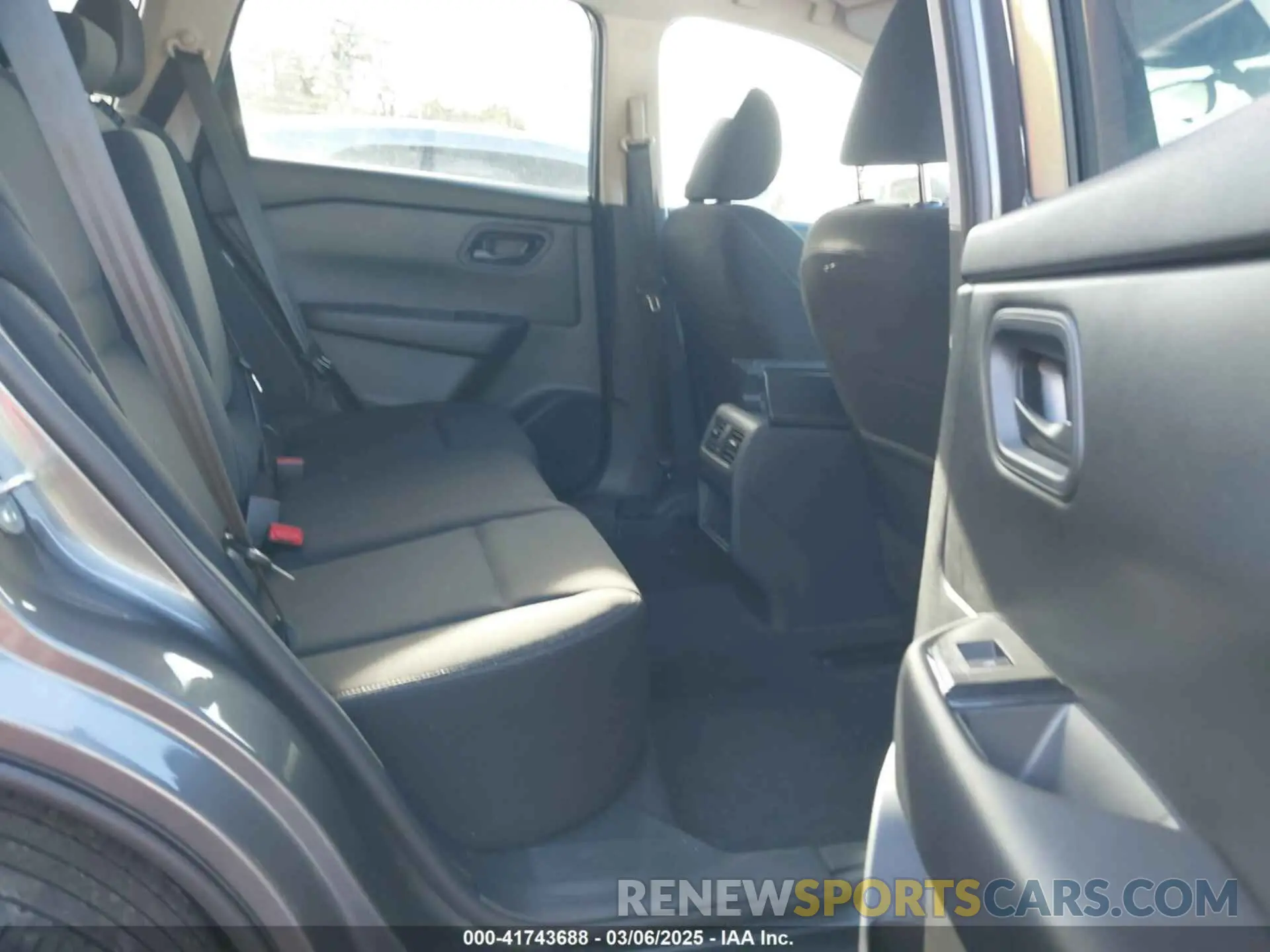 8 Photograph of a damaged car 5N1BT3AB0RC709195 NISSAN ROGUE 2024