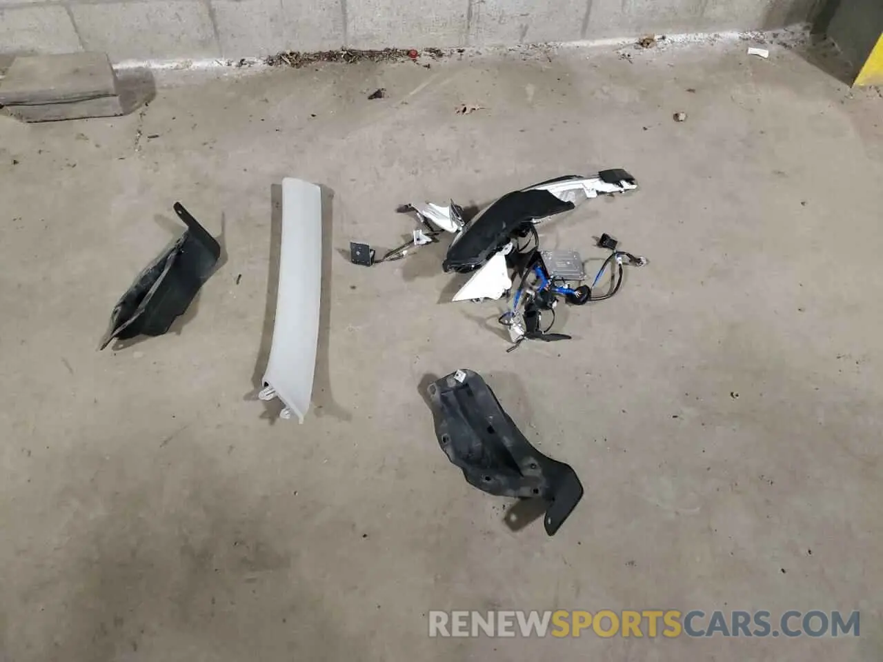 13 Photograph of a damaged car 5N1BT3AB0RC754346 NISSAN ROGUE 2024