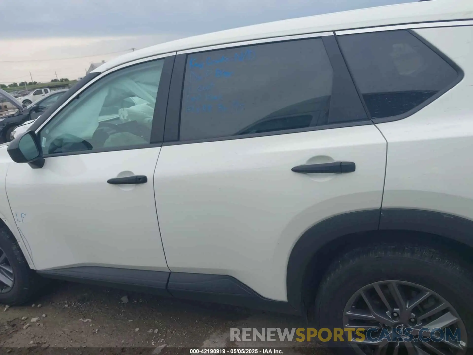 14 Photograph of a damaged car 5N1BT3AB1RC708024 NISSAN ROGUE 2024
