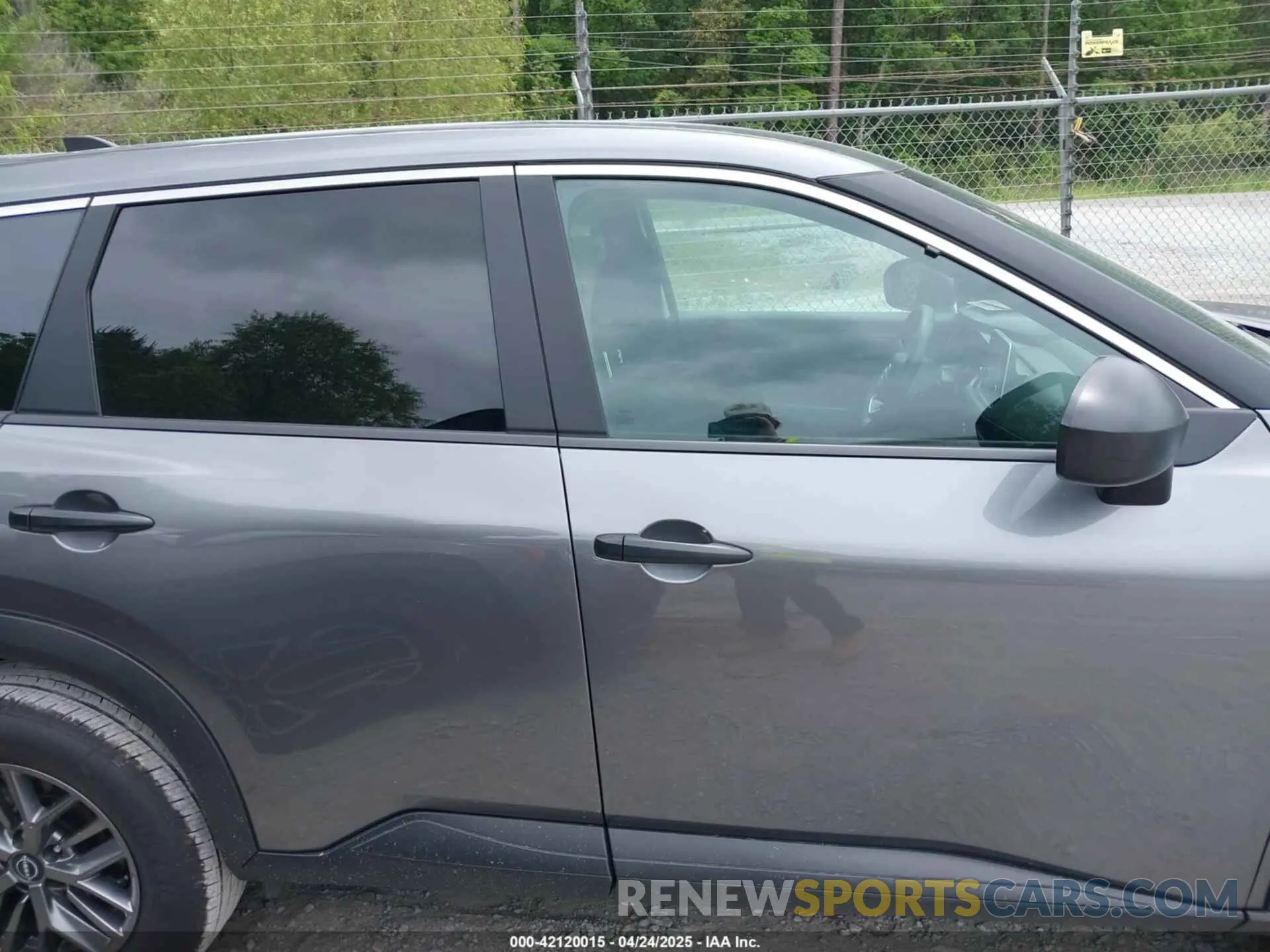 13 Photograph of a damaged car 5N1BT3AB3RC695244 NISSAN ROGUE 2024