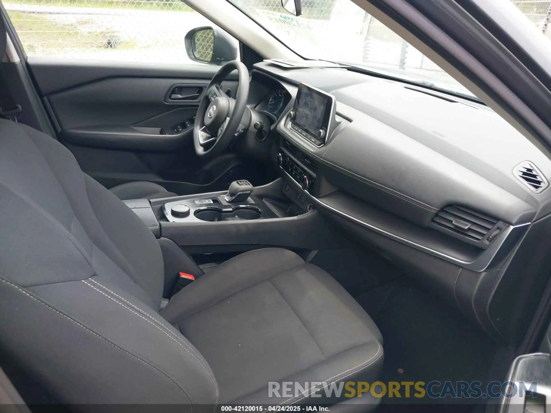 5 Photograph of a damaged car 5N1BT3AB3RC695244 NISSAN ROGUE 2024