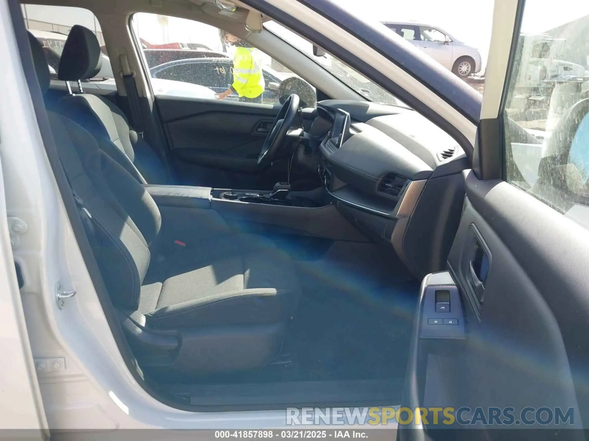 5 Photograph of a damaged car 5N1BT3AB3RC698306 NISSAN ROGUE 2024