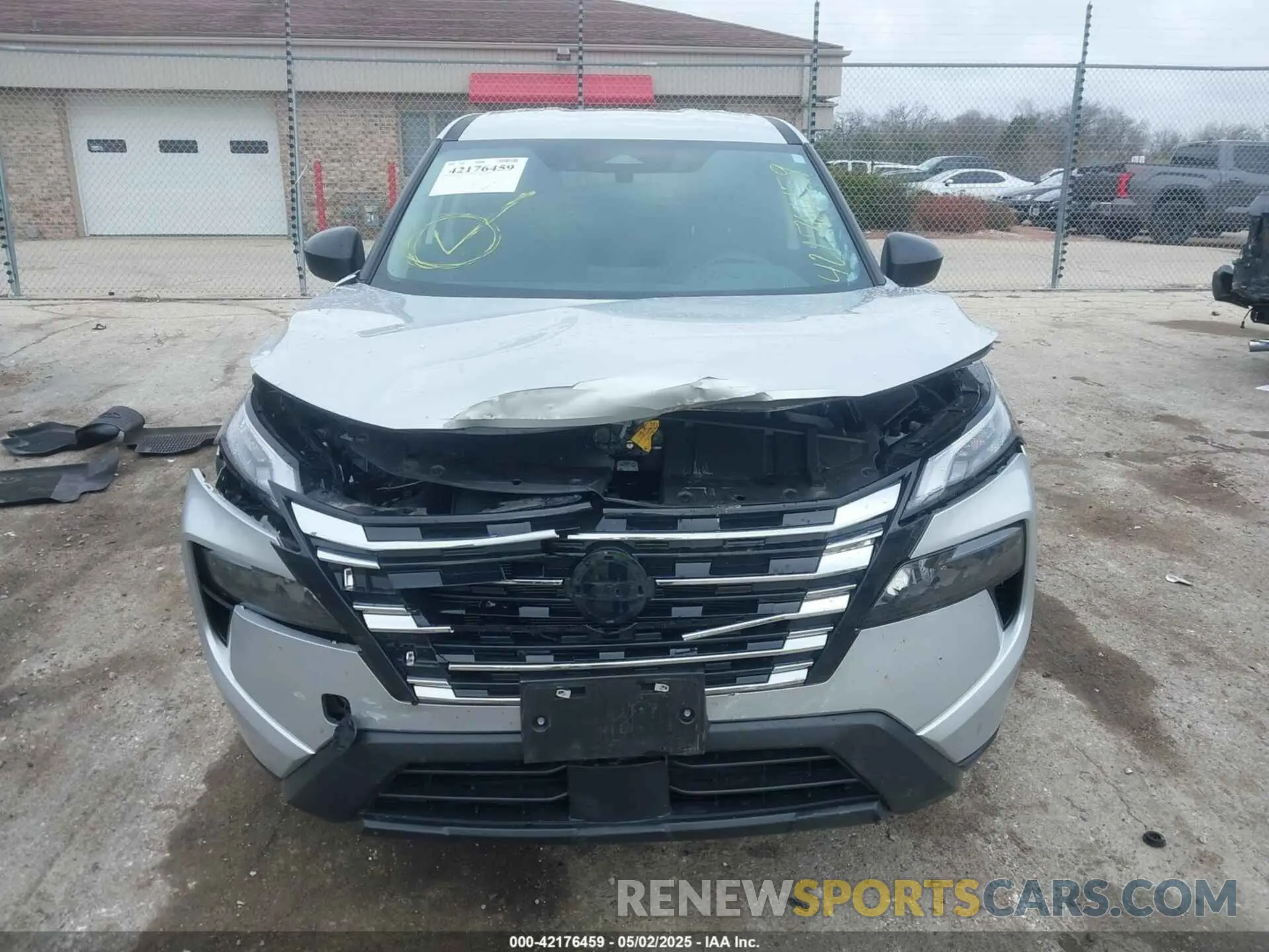 12 Photograph of a damaged car 5N1BT3AB7RC726284 NISSAN ROGUE 2024