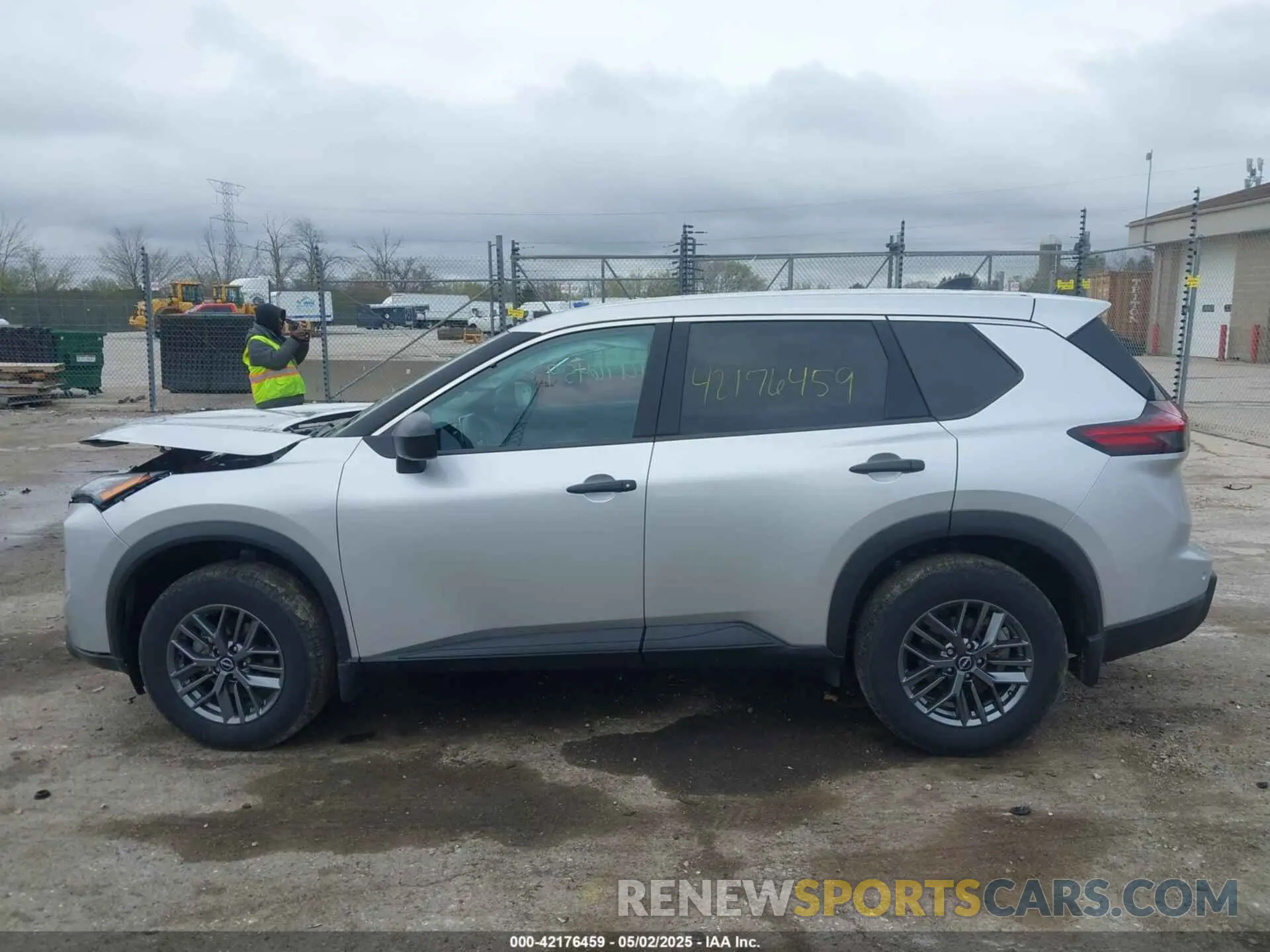 14 Photograph of a damaged car 5N1BT3AB7RC726284 NISSAN ROGUE 2024