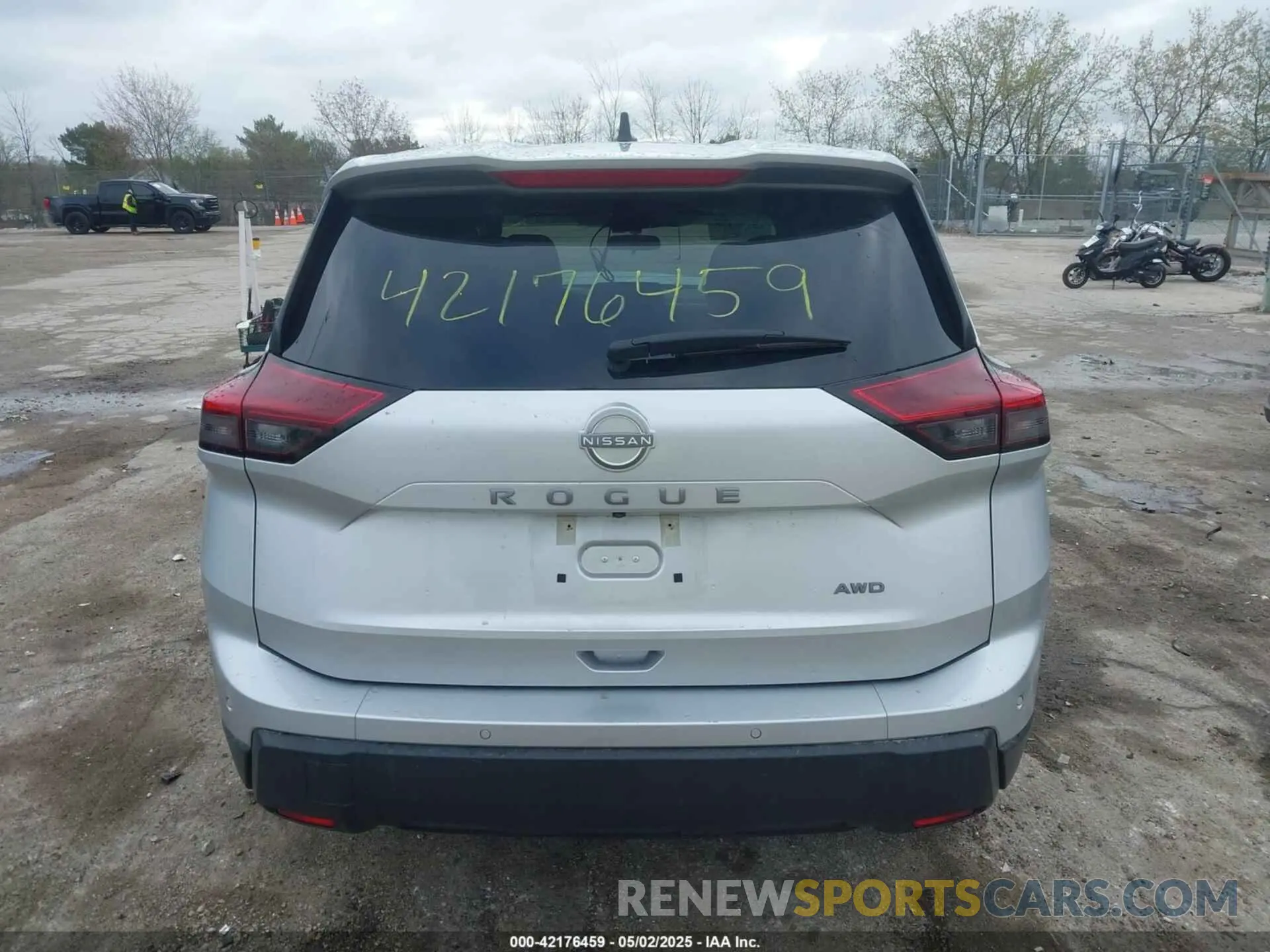 16 Photograph of a damaged car 5N1BT3AB7RC726284 NISSAN ROGUE 2024