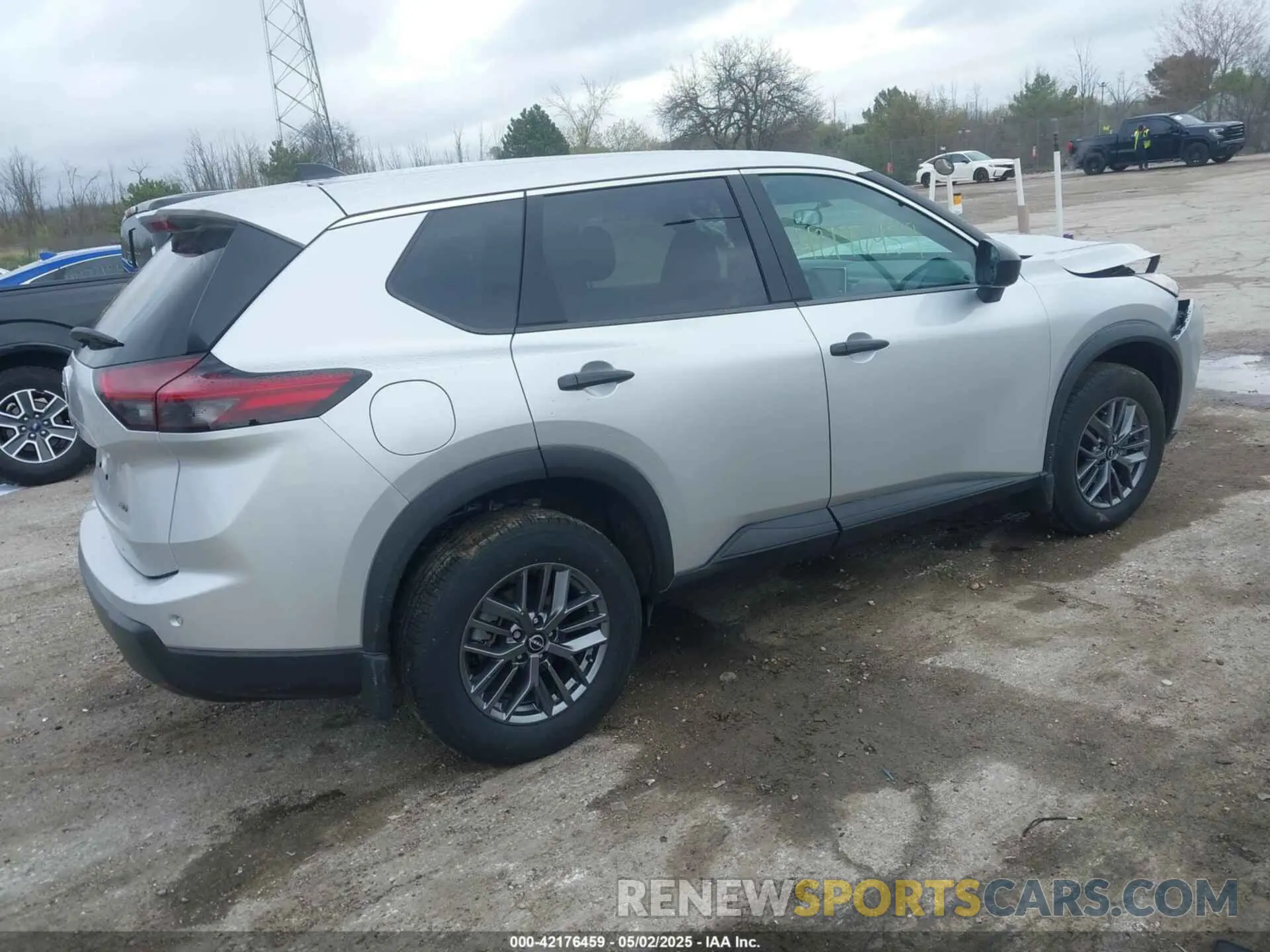 4 Photograph of a damaged car 5N1BT3AB7RC726284 NISSAN ROGUE 2024