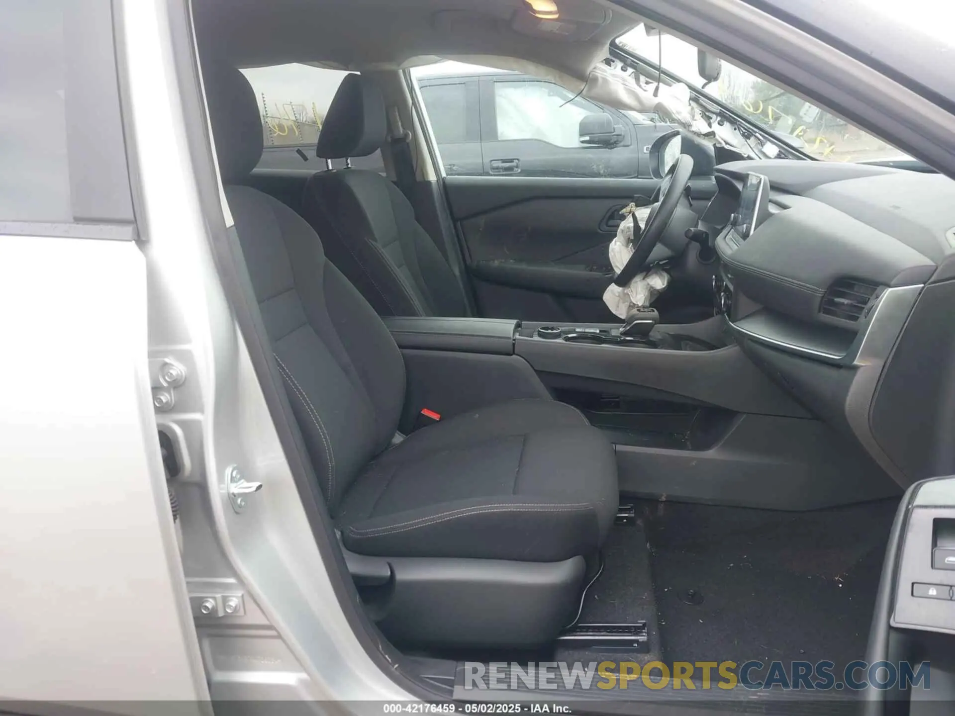 5 Photograph of a damaged car 5N1BT3AB7RC726284 NISSAN ROGUE 2024
