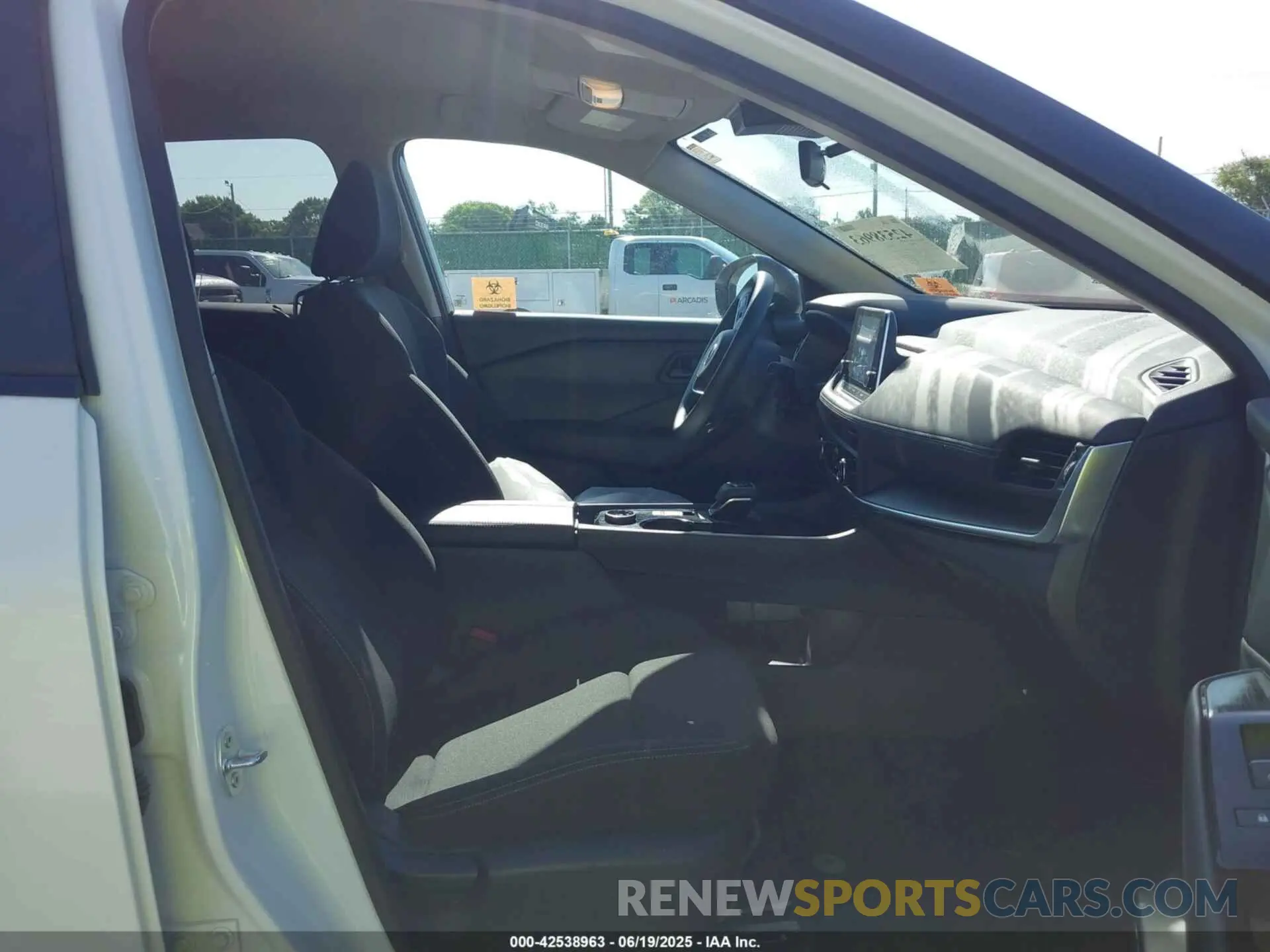 5 Photograph of a damaged car 5N1BT3ABXRC676870 NISSAN ROGUE 2024