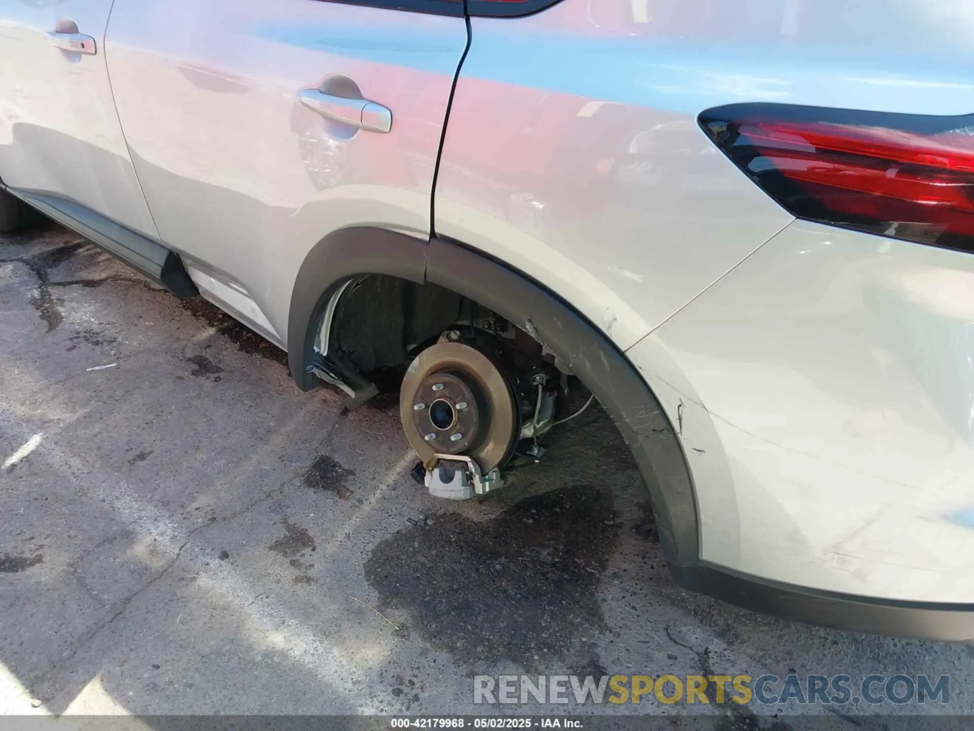 6 Photograph of a damaged car 5N1BT3BA1RC696625 NISSAN ROGUE 2024