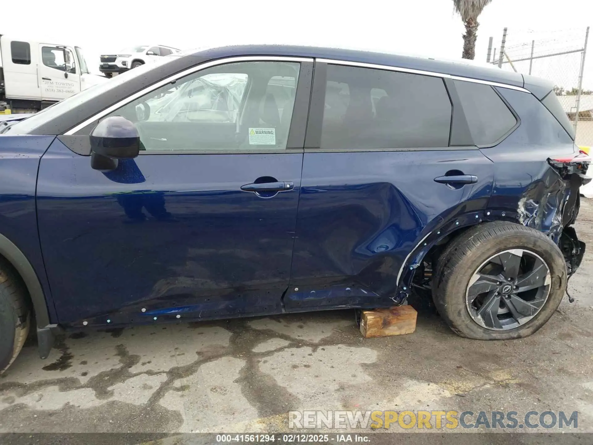 17 Photograph of a damaged car 5N1BT3BA2RC739207 NISSAN ROGUE 2024
