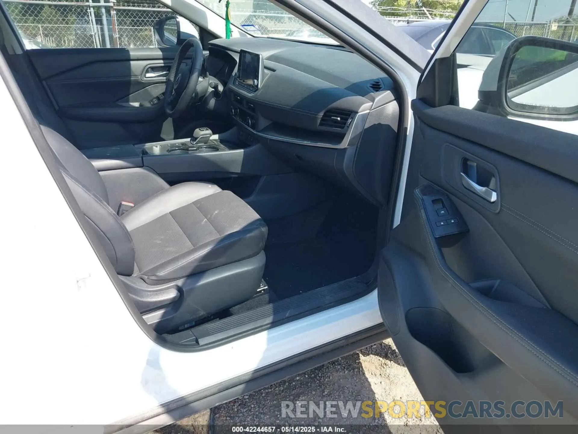 5 Photograph of a damaged car 5N1BT3BA2RC754709 NISSAN ROGUE 2024