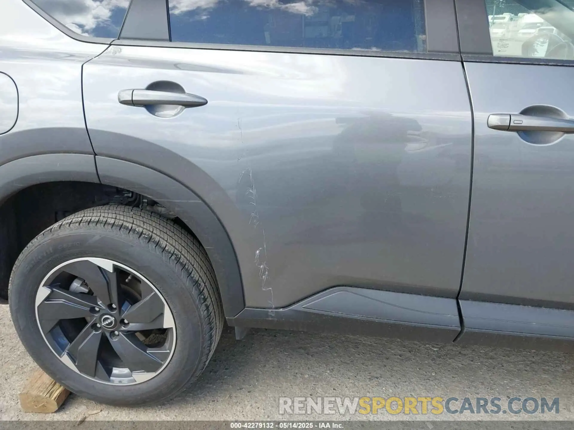 6 Photograph of a damaged car 5N1BT3BA3RC672598 NISSAN ROGUE 2024