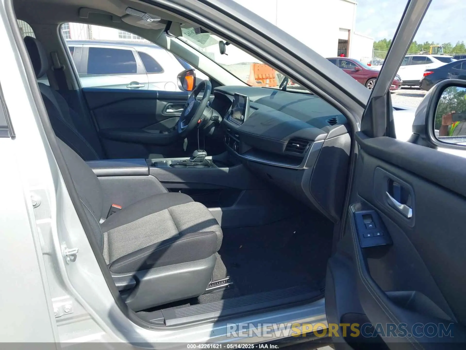 5 Фотография поврежденного автомобиля 5N1BT3BA3RC711402 NISSAN ROGUE 2024