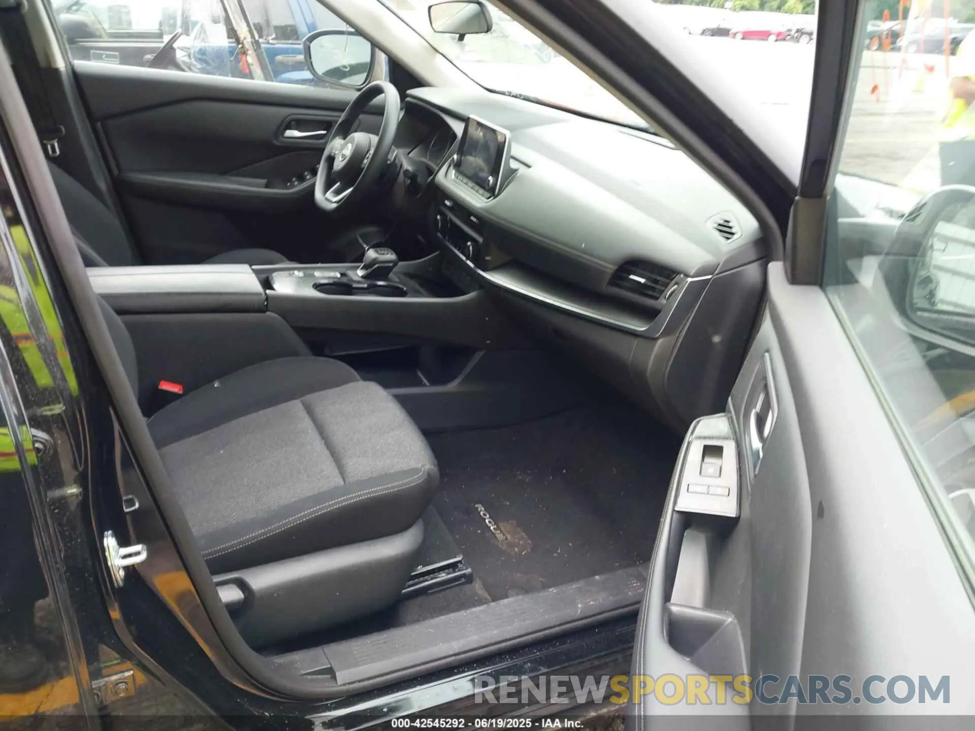 5 Photograph of a damaged car 5N1BT3BA6RC689265 NISSAN ROGUE 2024