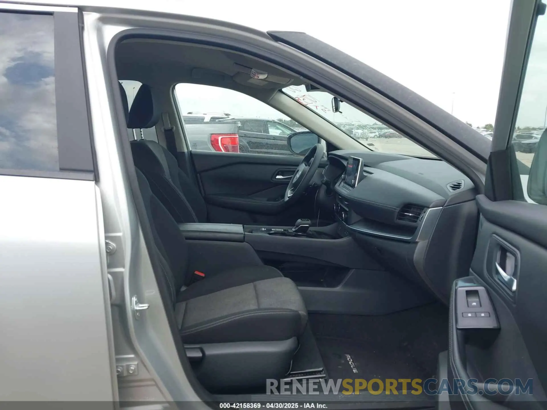 5 Photograph of a damaged car 5N1BT3BA7RC677593 NISSAN ROGUE 2024