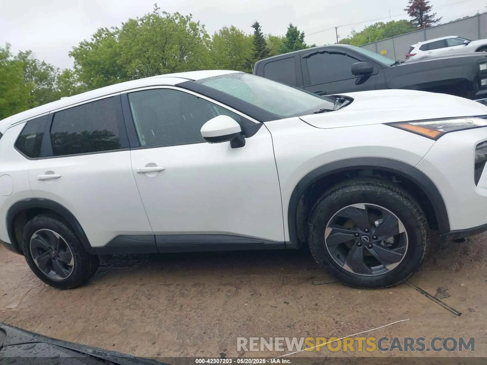 13 Photograph of a damaged car 5N1BT3BA7RC682616 NISSAN ROGUE 2024