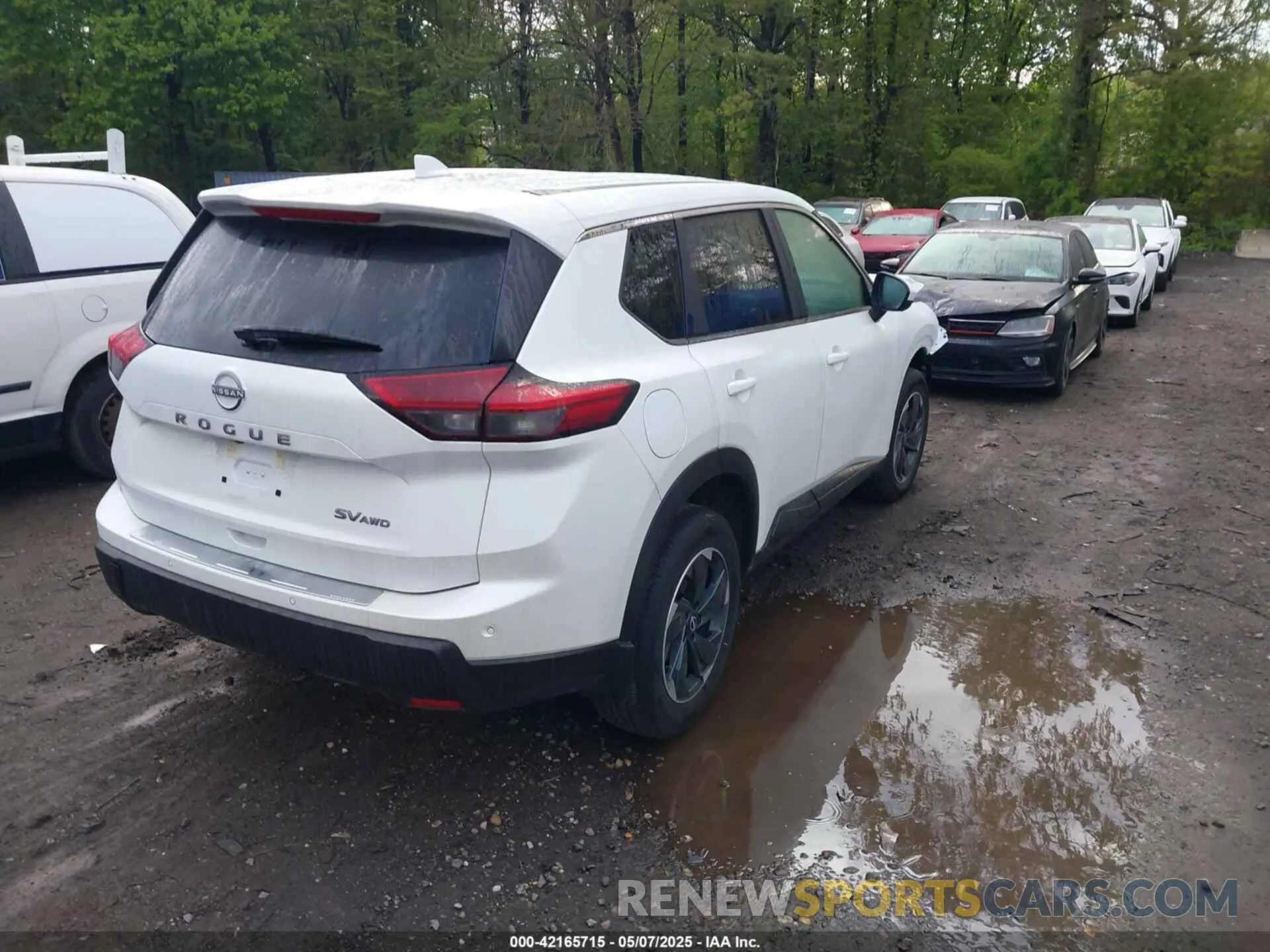 4 Photograph of a damaged car 5N1BT3BB3RC751536 NISSAN ROGUE 2024