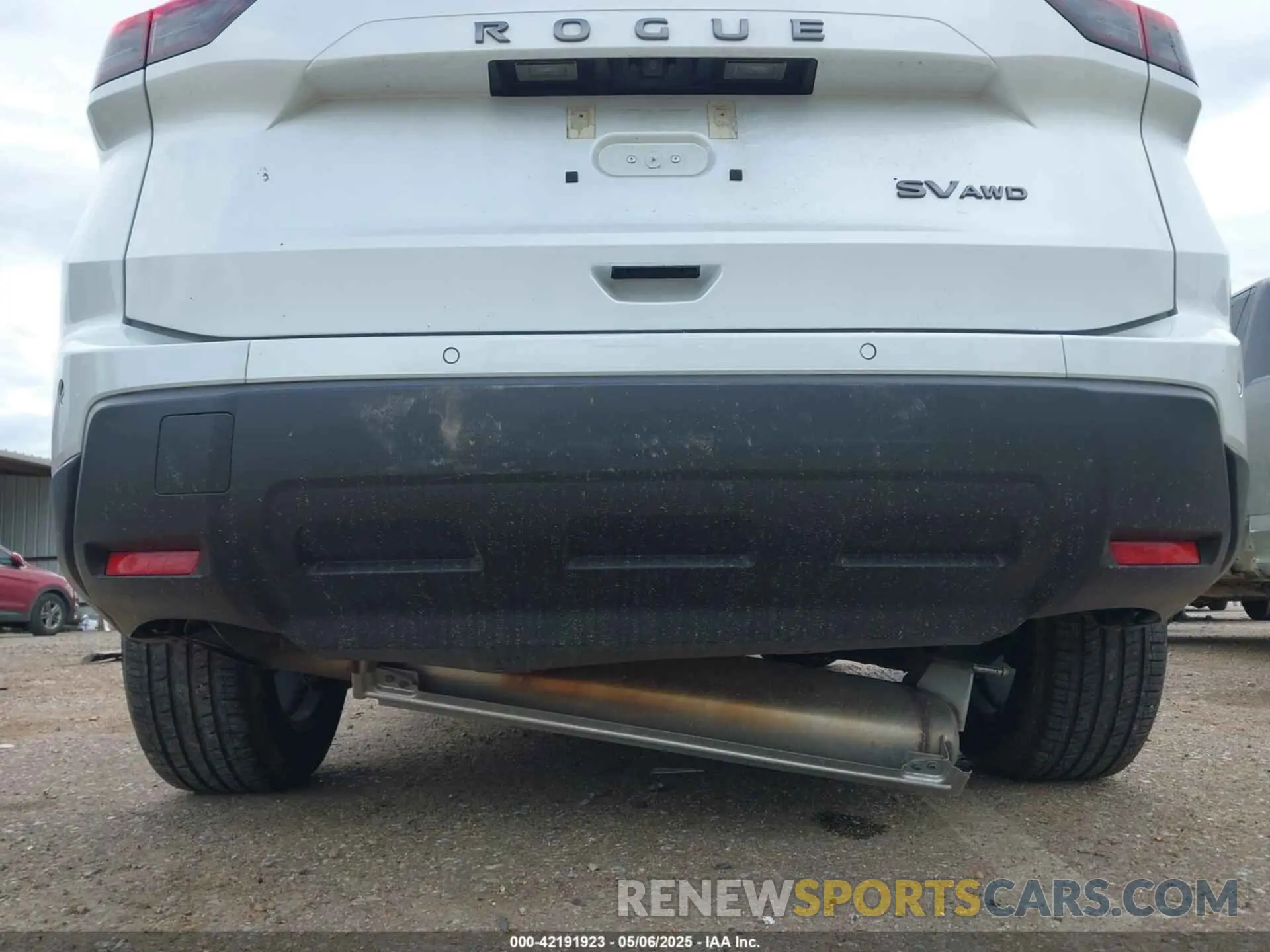 19 Photograph of a damaged car 5N1BT3BB4RC692397 NISSAN ROGUE 2024
