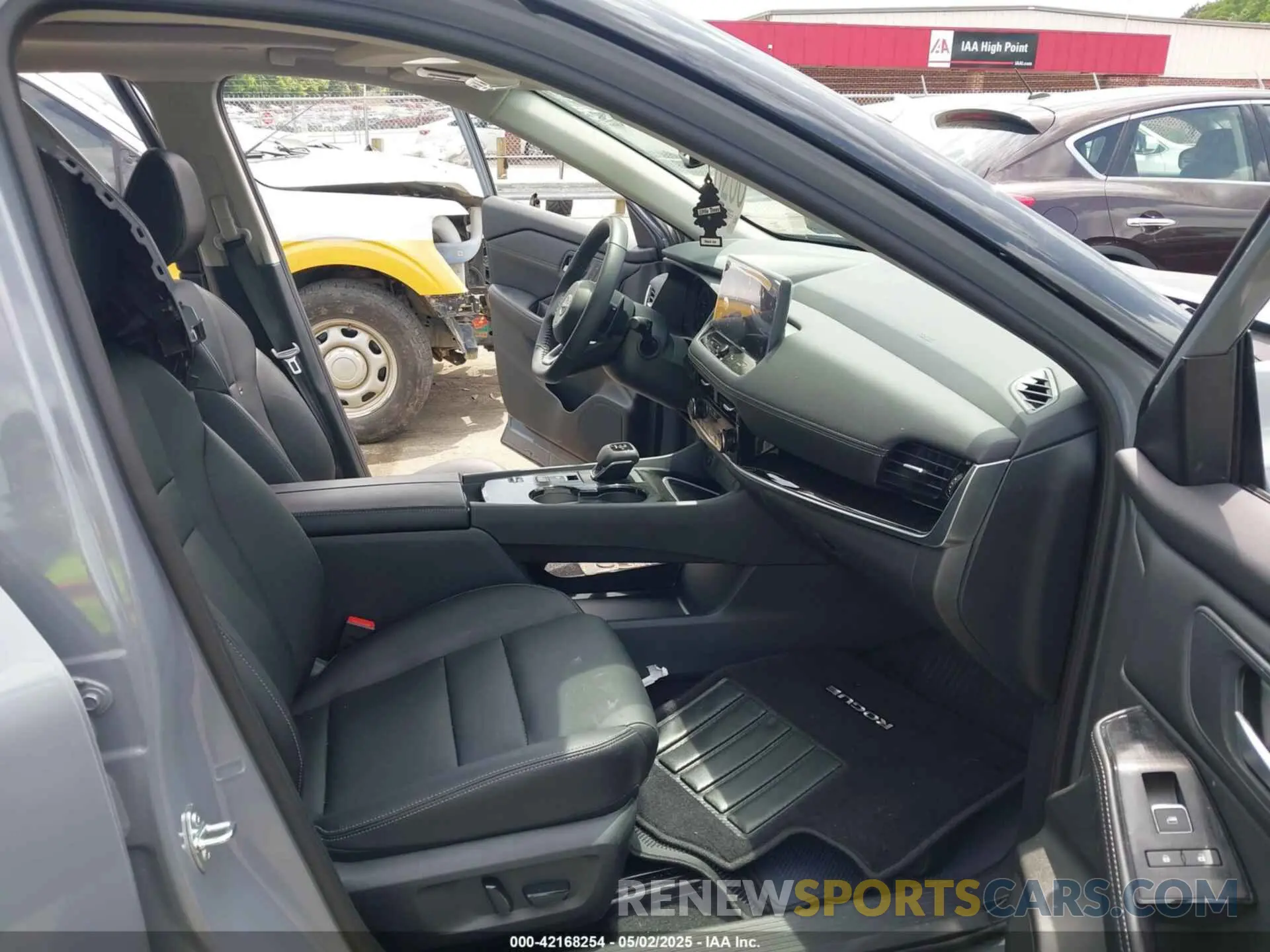 5 Photograph of a damaged car 5N1BT3CA0RC746039 NISSAN ROGUE 2024