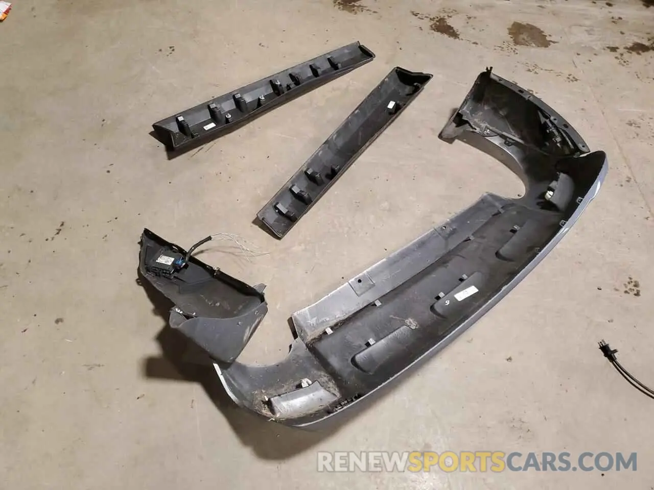 13 Photograph of a damaged car 5N1BT3CB0RC722722 NISSAN ROGUE 2024