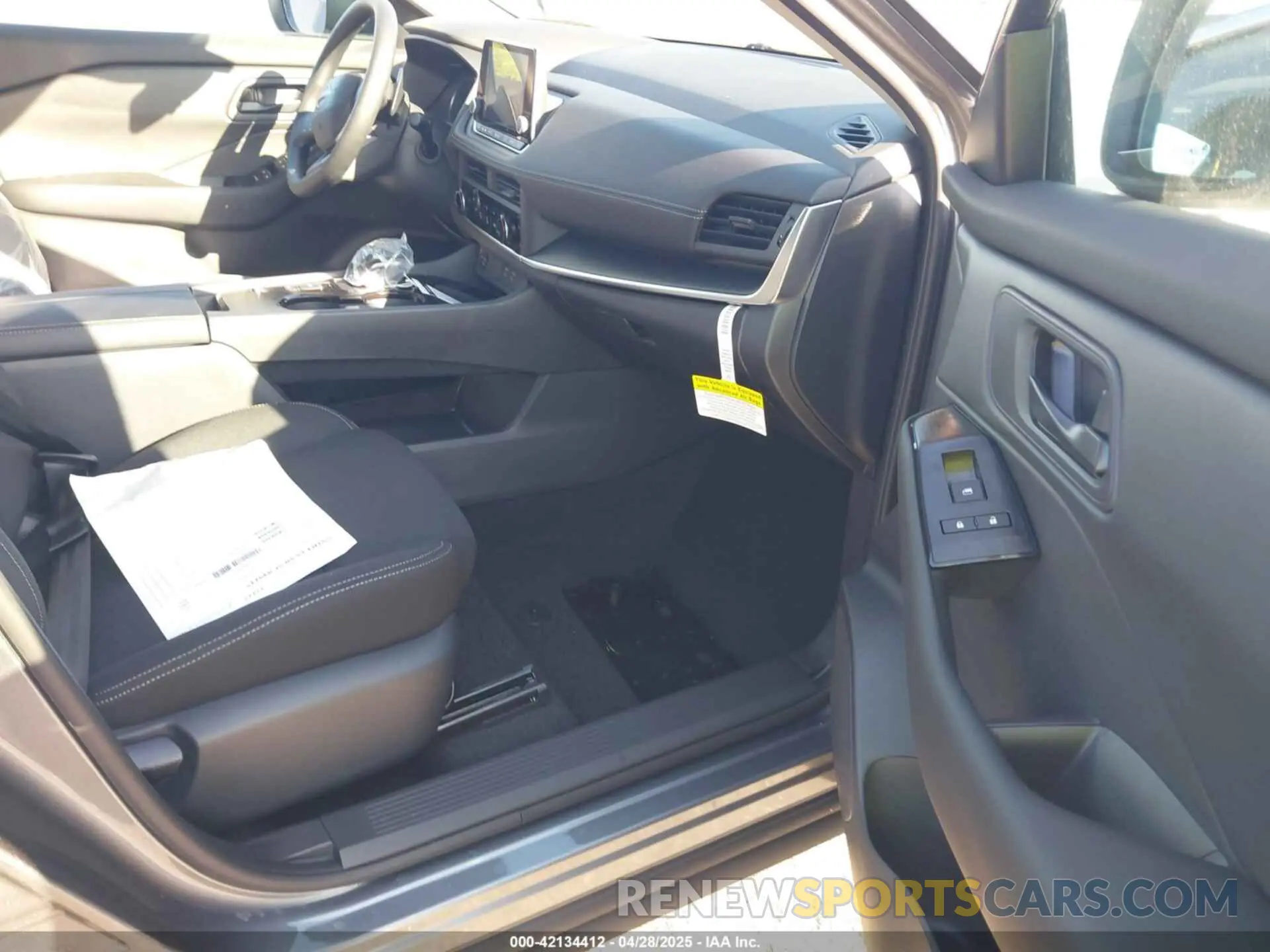 5 Photograph of a damaged car 5N1BT3AA0SC849115 NISSAN ROGUE 2025