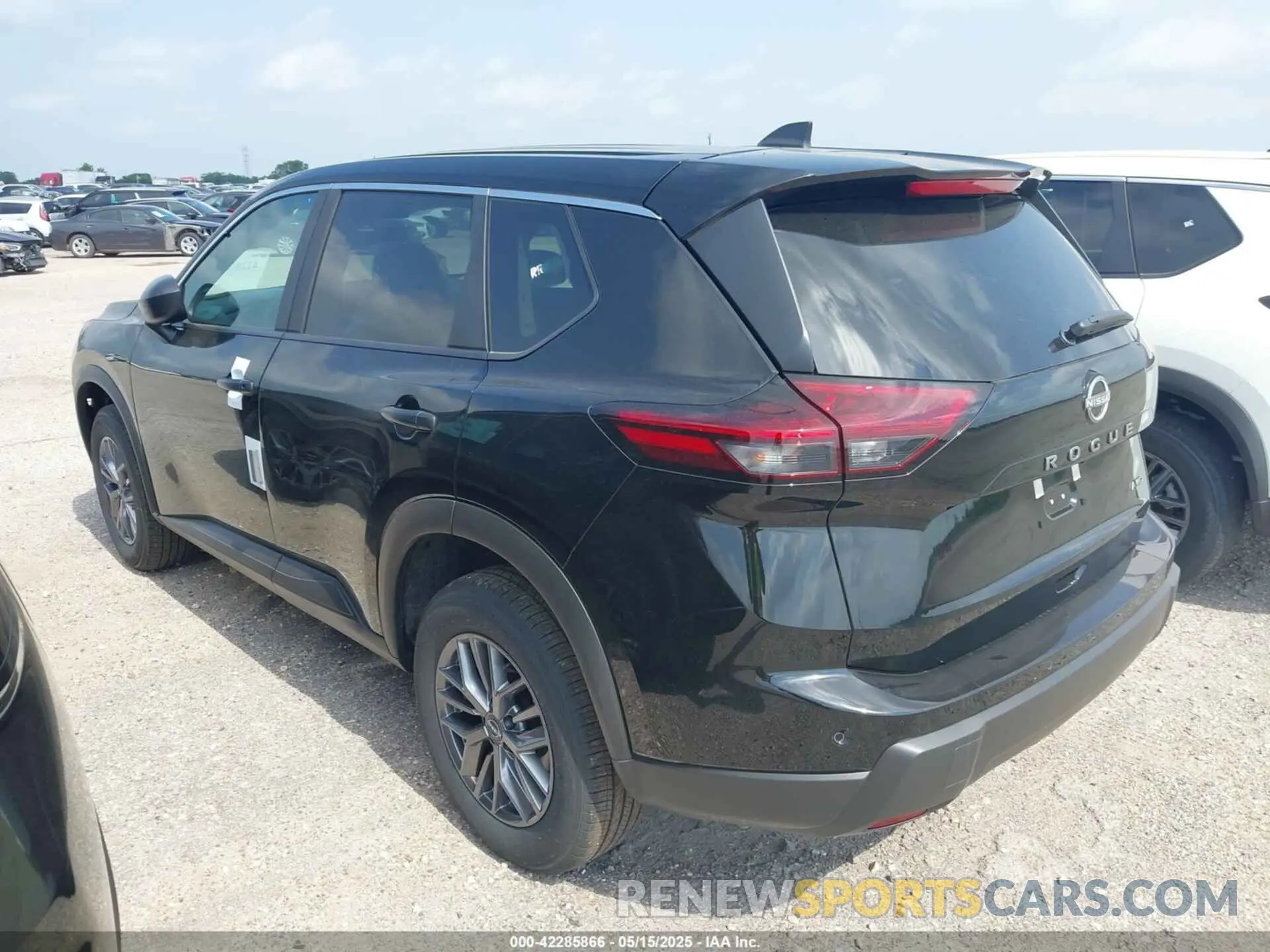 14 Photograph of a damaged car 5N1BT3AB1SC848693 NISSAN ROGUE 2025