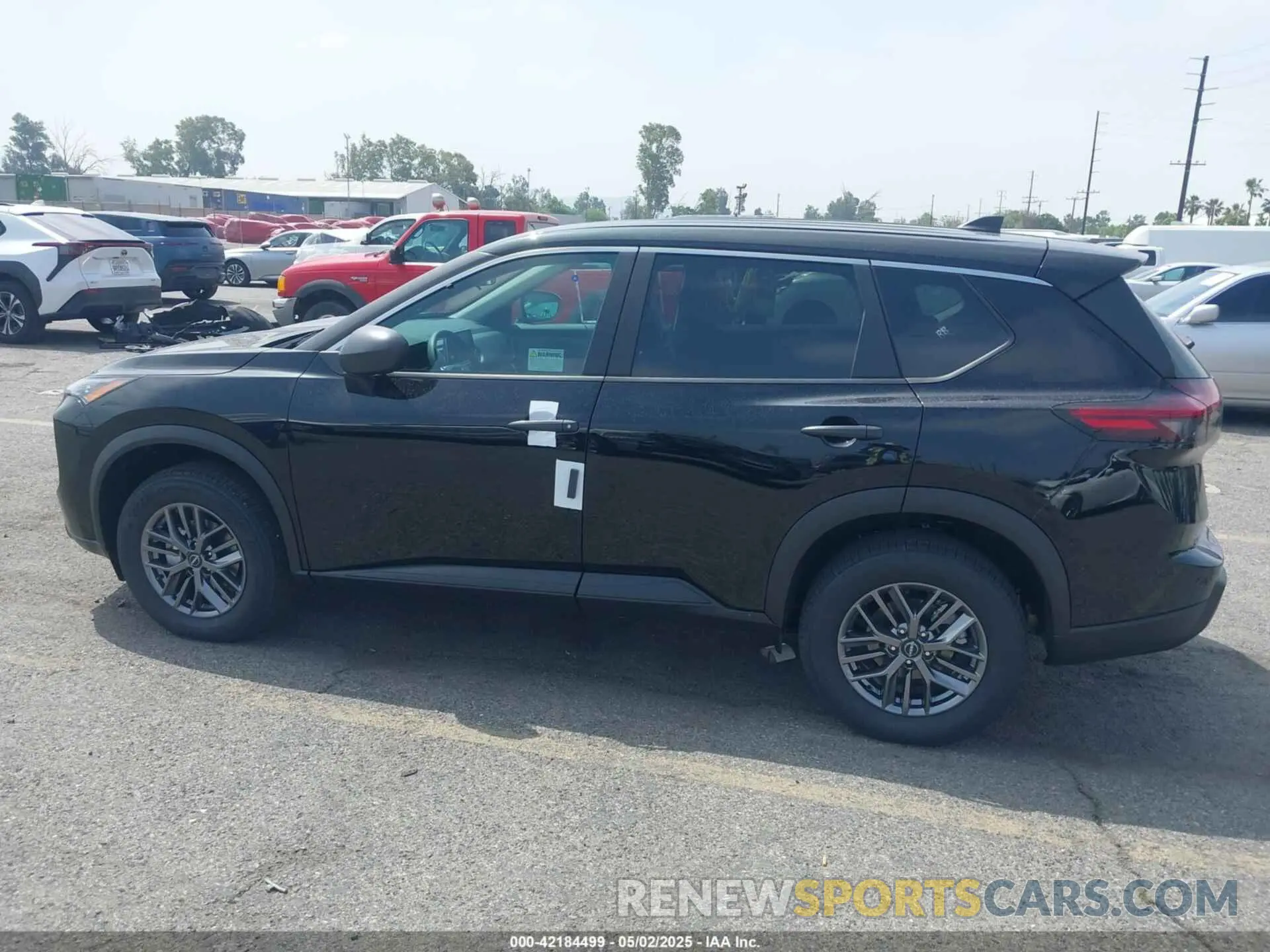 14 Photograph of a damaged car 5N1BT3AB3SC850039 NISSAN ROGUE 2025