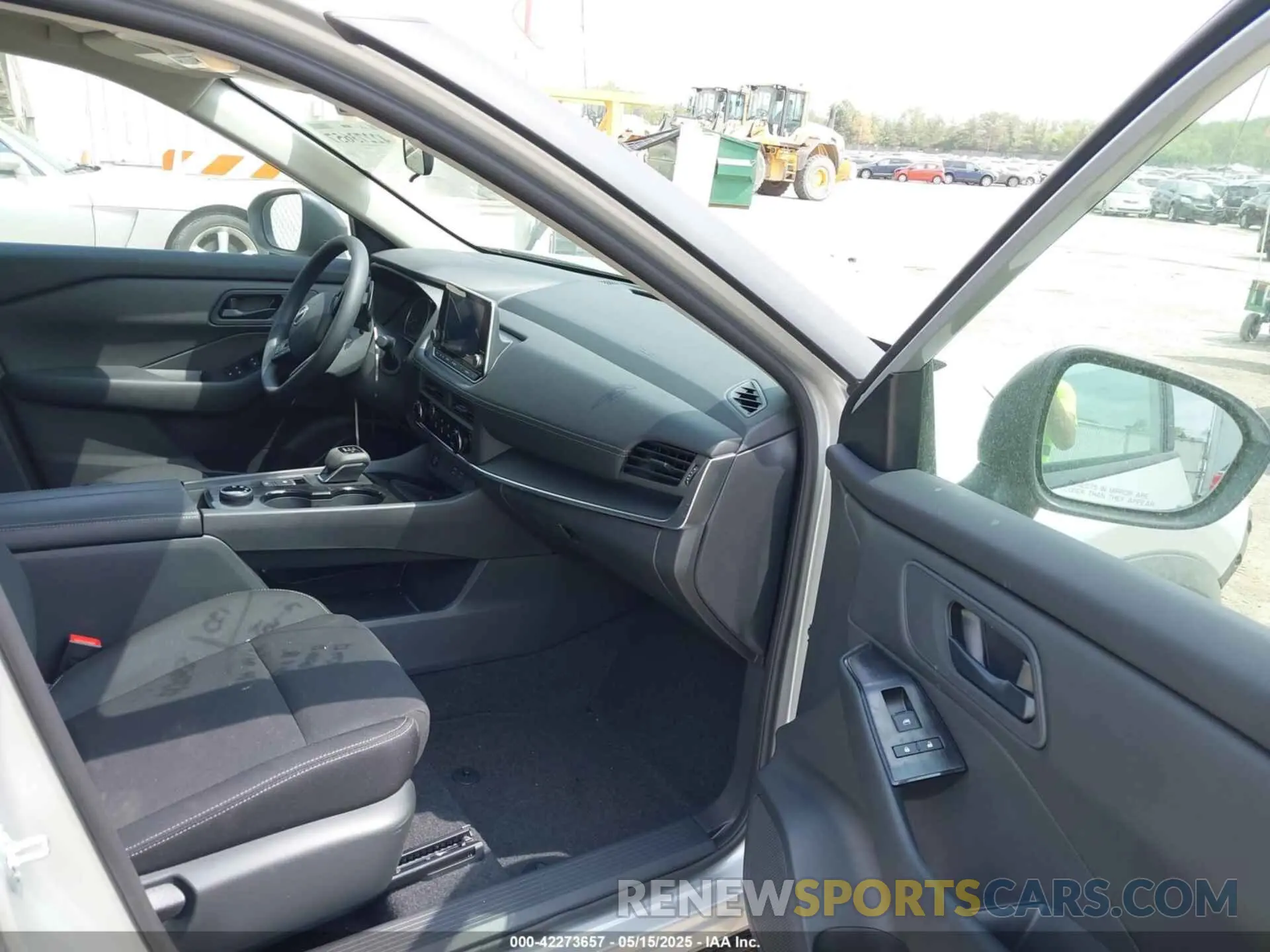 5 Photograph of a damaged car 5N1BT3AB4SC834268 NISSAN ROGUE 2025