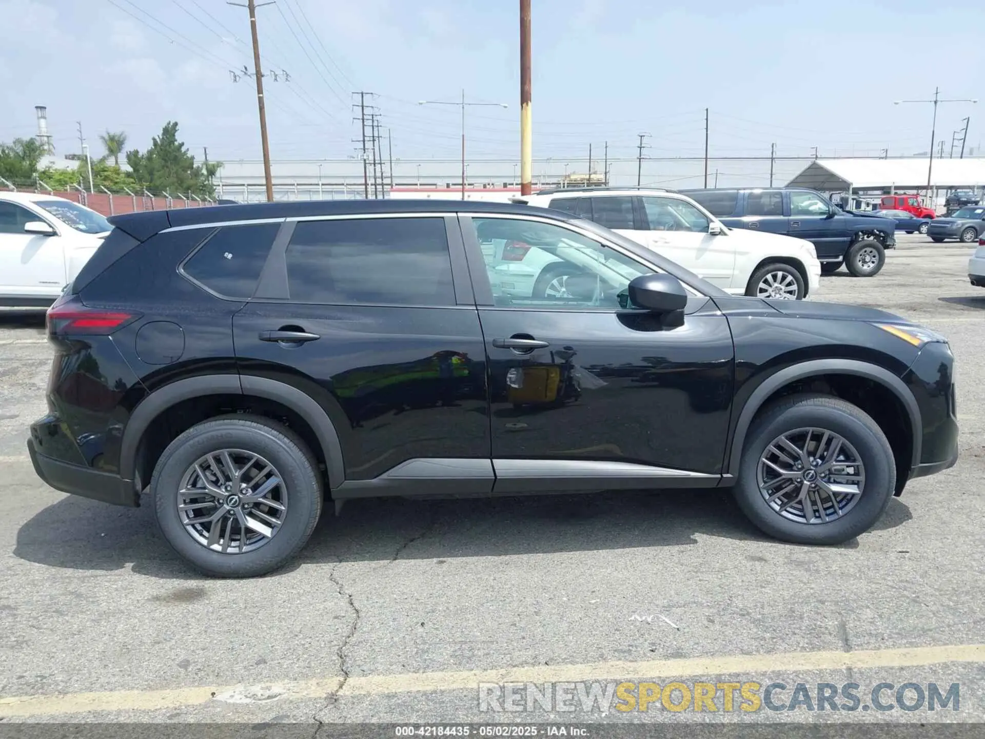 14 Photograph of a damaged car 5N1BT3AB4SC848722 NISSAN ROGUE 2025