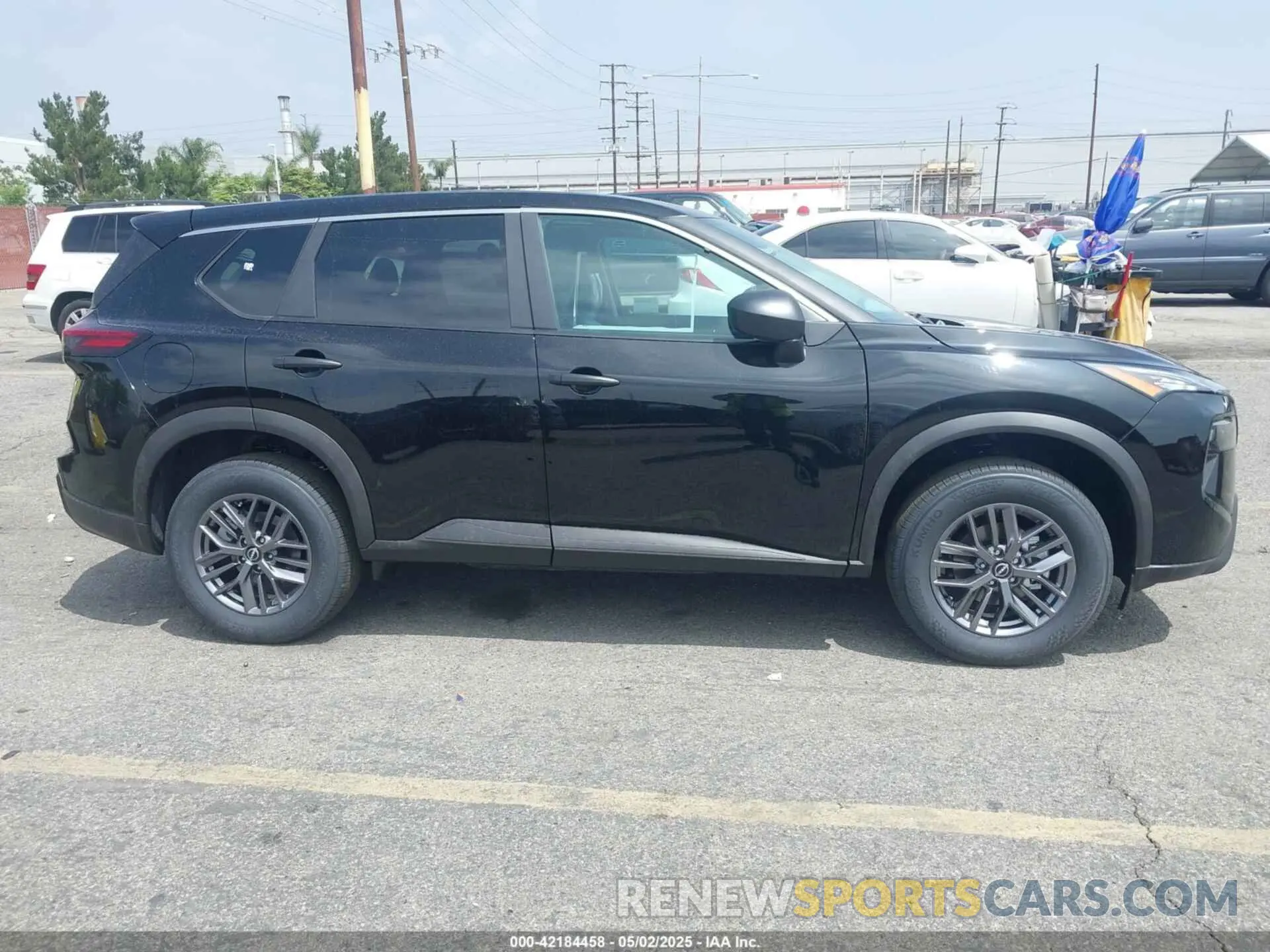 13 Photograph of a damaged car 5N1BT3AB5SC849586 NISSAN ROGUE 2025