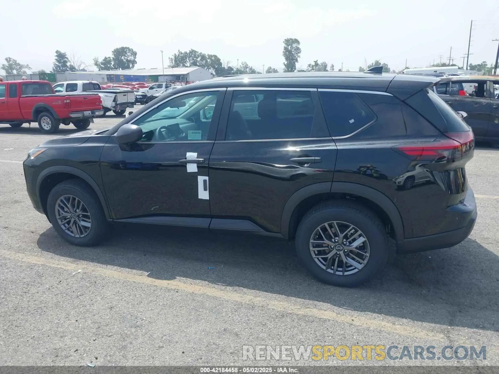 14 Photograph of a damaged car 5N1BT3AB5SC849586 NISSAN ROGUE 2025