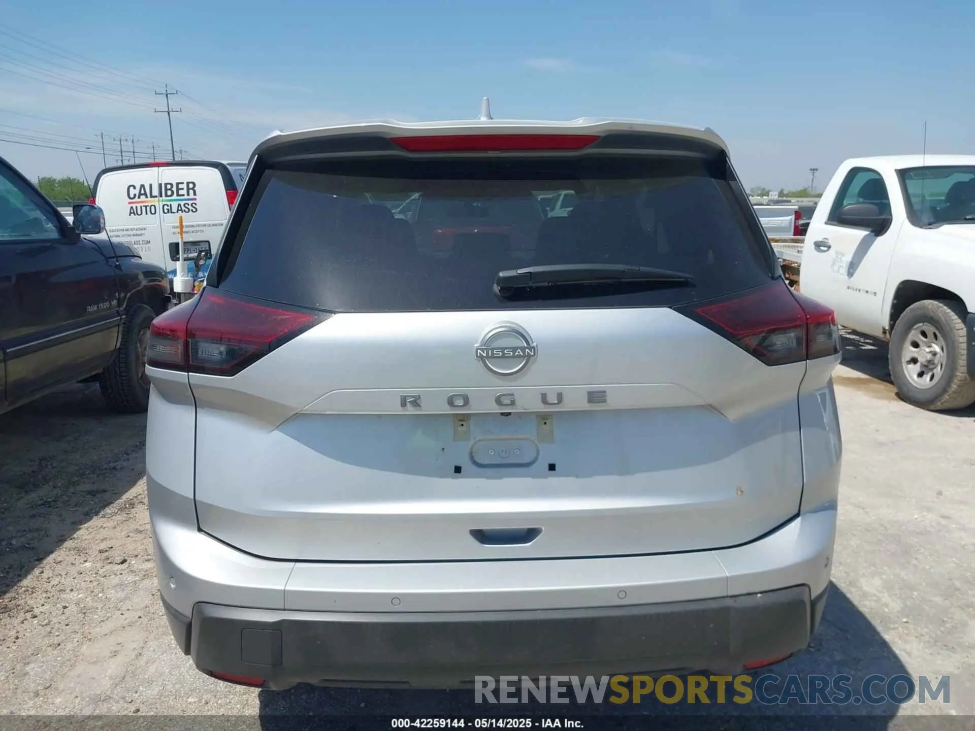 15 Photograph of a damaged car 5N1BT3BA1SC817949 NISSAN ROGUE 2025