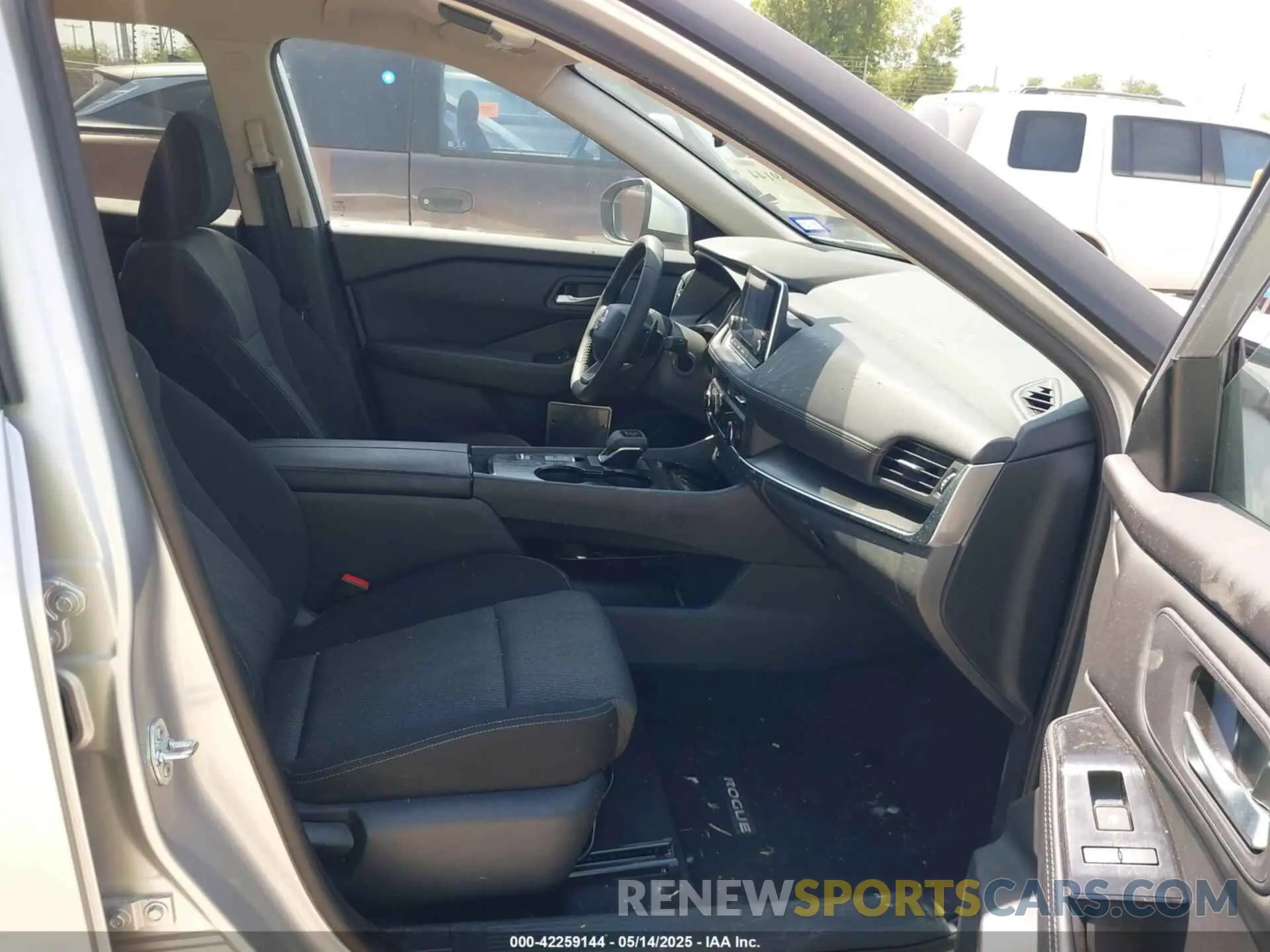 5 Photograph of a damaged car 5N1BT3BA1SC817949 NISSAN ROGUE 2025