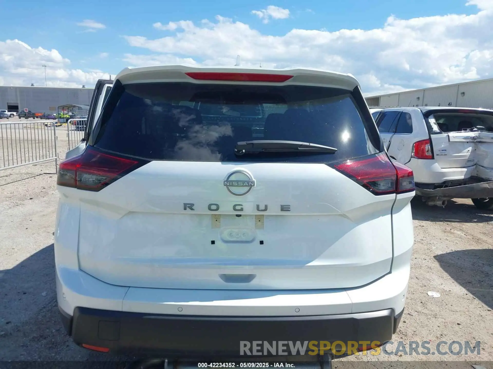 16 Photograph of a damaged car 5N1BT3BA5SC828212 NISSAN ROGUE 2025