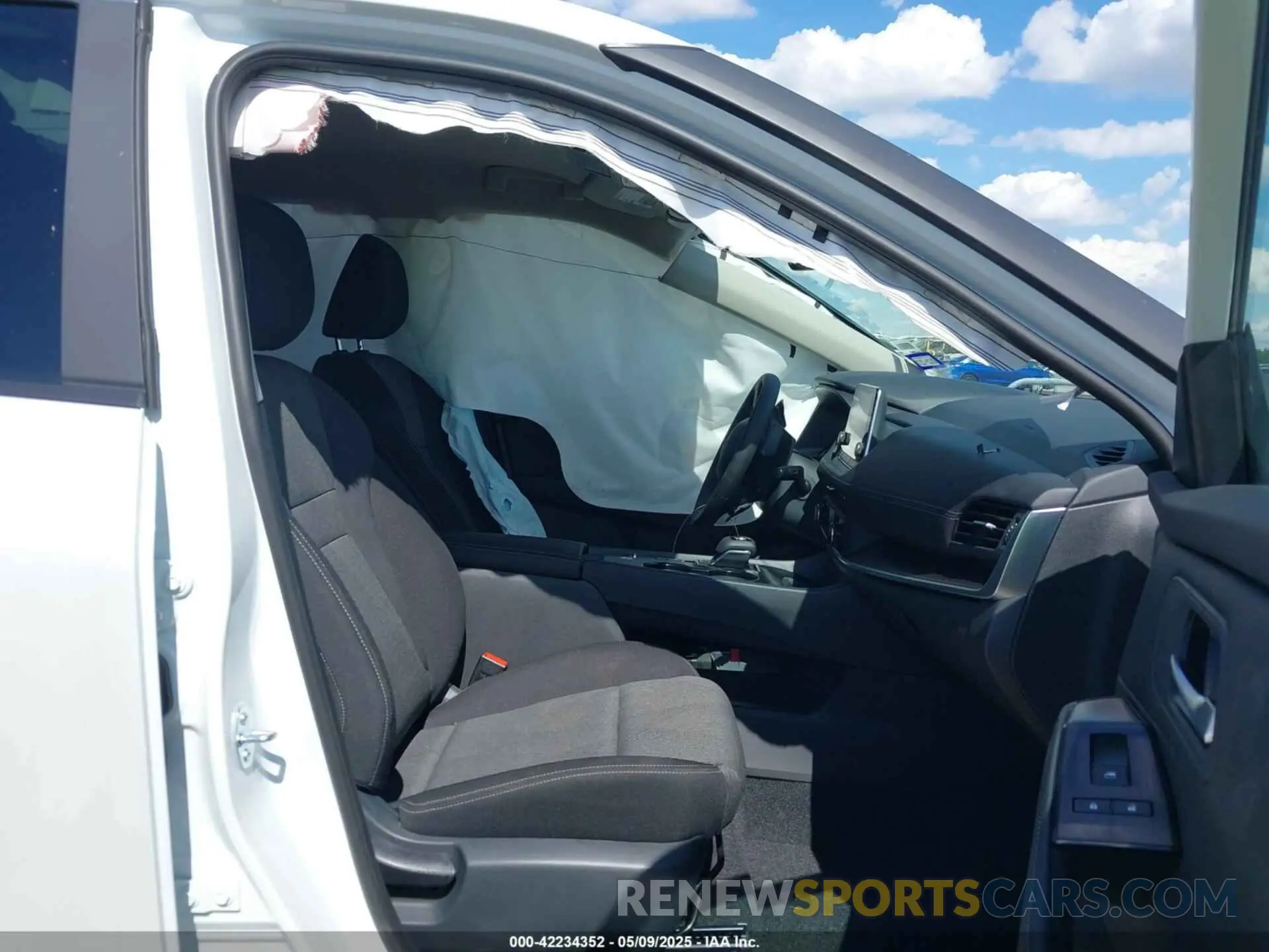5 Photograph of a damaged car 5N1BT3BA5SC828212 NISSAN ROGUE 2025