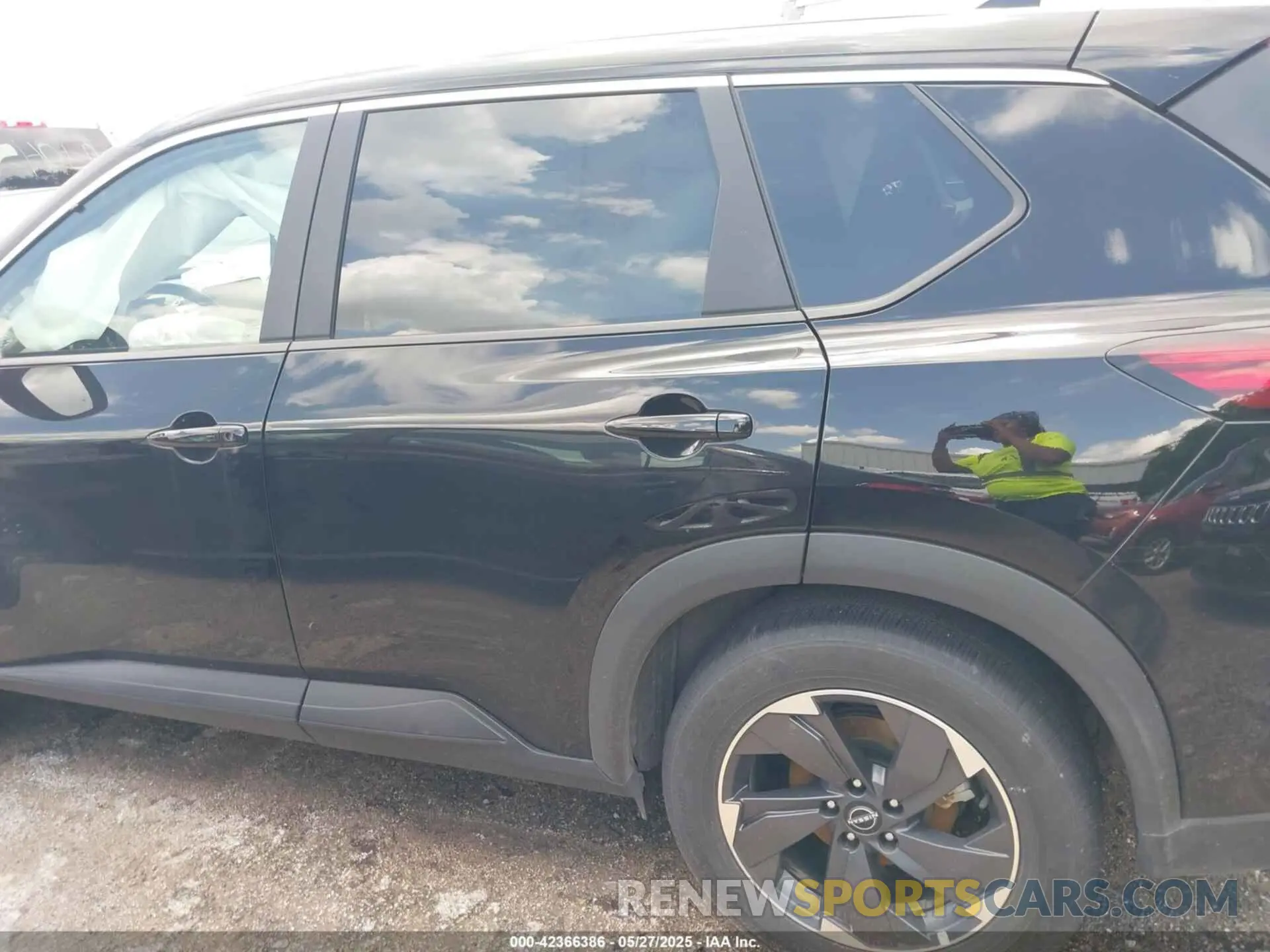 13 Фотография поврежденного автомобиля 5N1BT3BA7SC786514 NISSAN ROGUE 2025