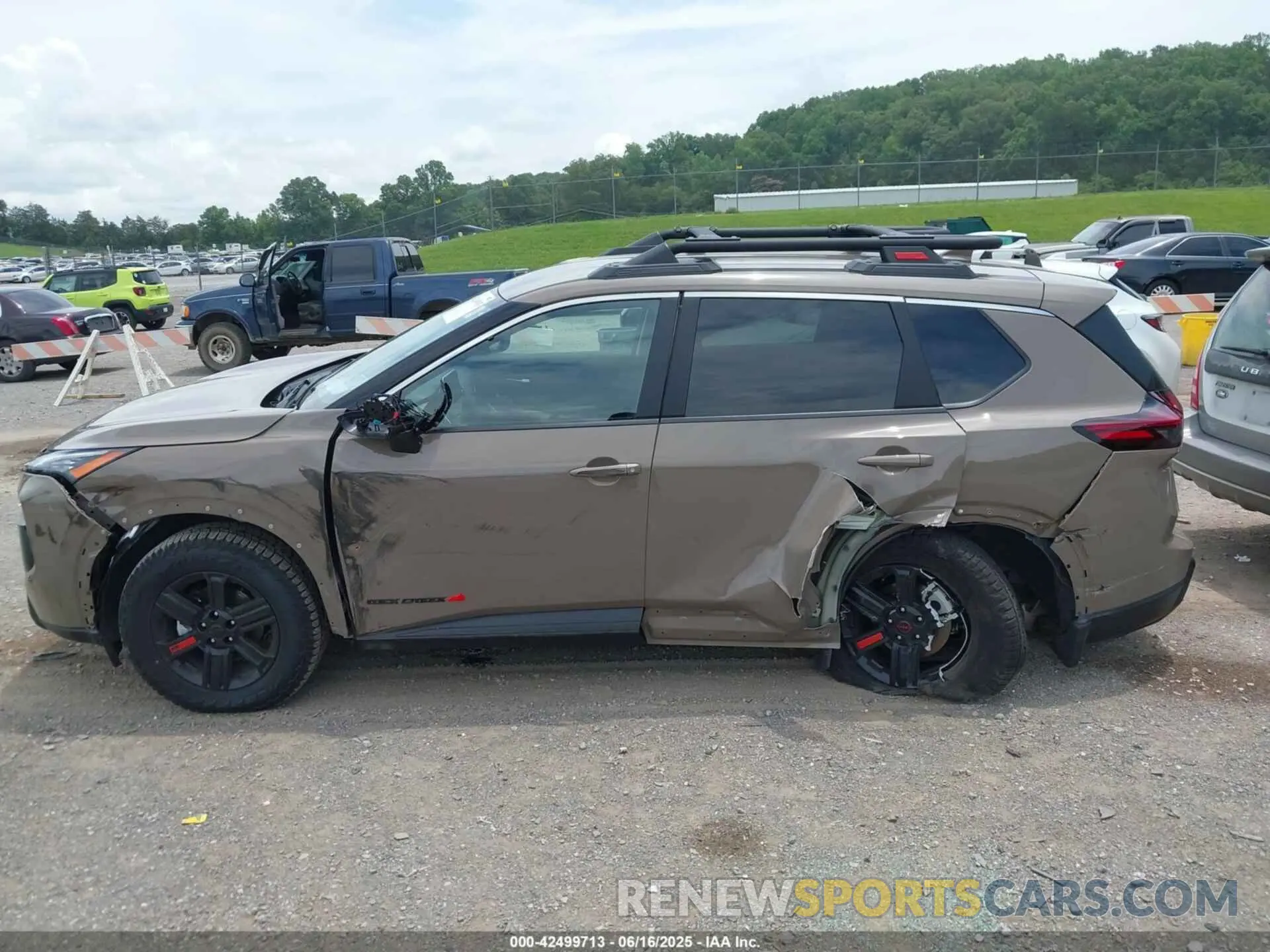 14 Photograph of a damaged car 5N1BT3BB0SC826764 NISSAN ROGUE 2025
