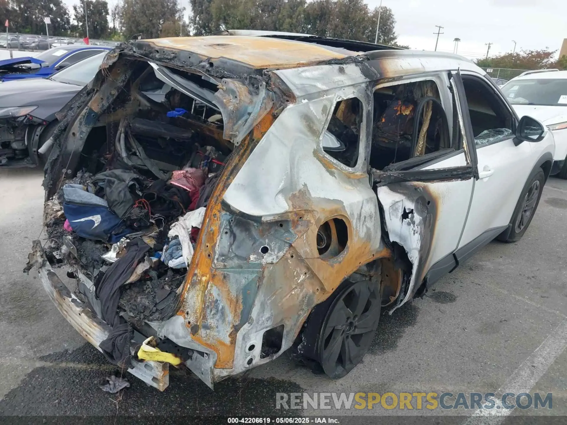 4 Photograph of a damaged car JN8BT3BA0SW002892 NISSAN ROGUE 2025