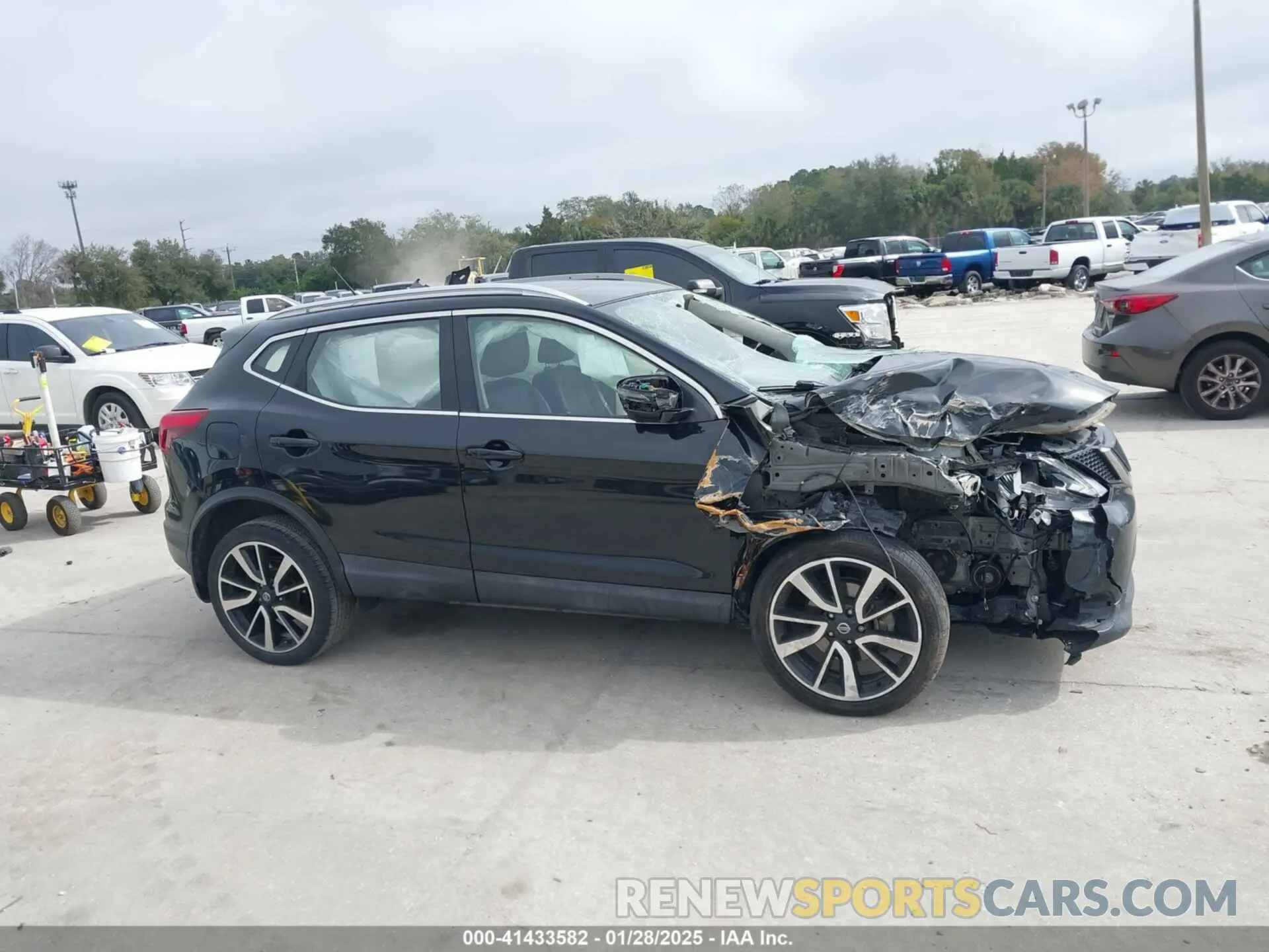 13 Photograph of a damaged car JN1BJ1CP0KW211786 NISSAN ROGUE SPORT 2019