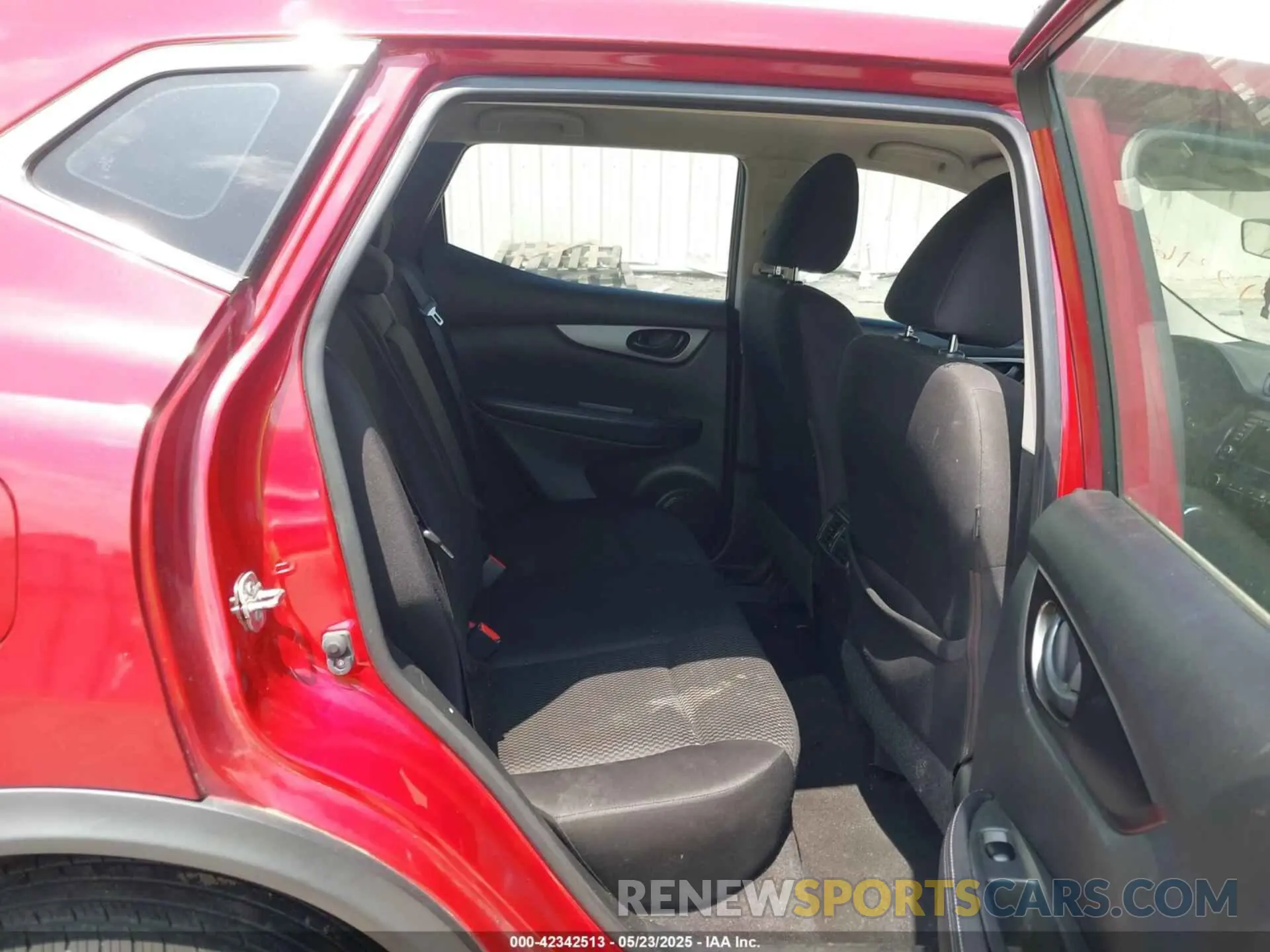 8 Photograph of a damaged car JN1BJ1CP0KW242469 NISSAN ROGUE SPORT 2019