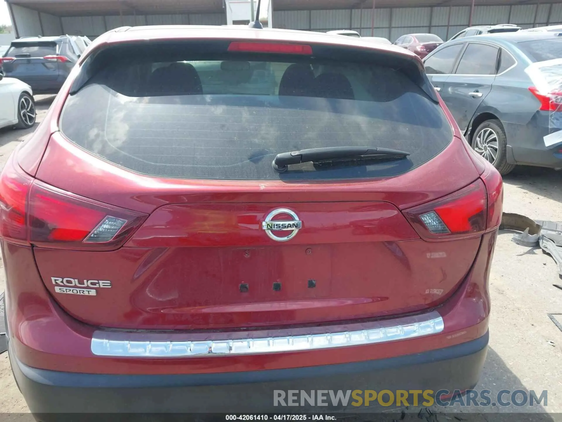 17 Photograph of a damaged car JN1BJ1CP3KW210633 NISSAN ROGUE SPORT 2019