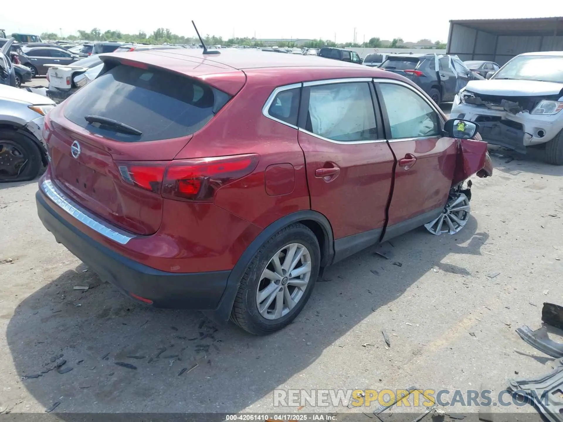 4 Photograph of a damaged car JN1BJ1CP3KW210633 NISSAN ROGUE SPORT 2019