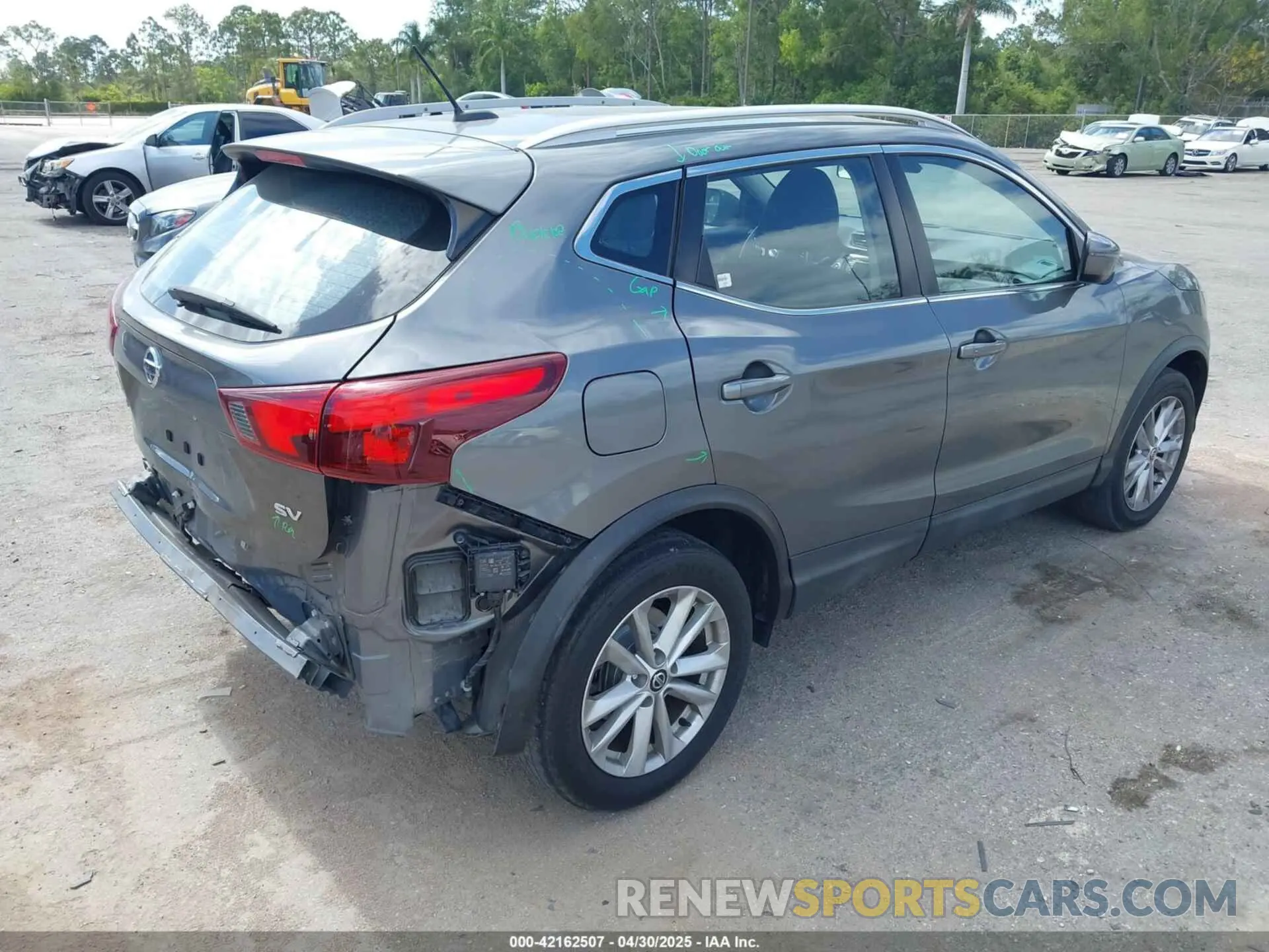 4 Photograph of a damaged car JN1BJ1CP3KW232888 NISSAN ROGUE SPORT 2019