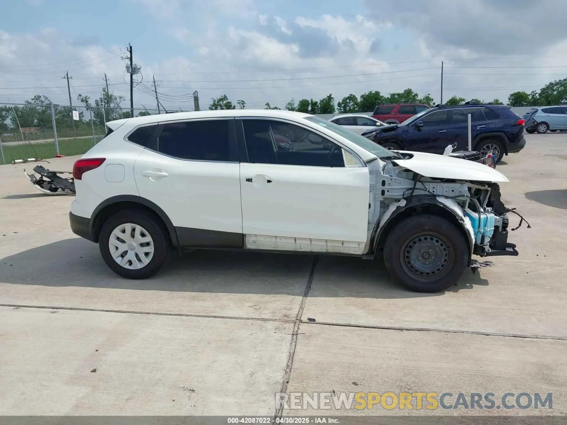 13 Photograph of a damaged car JN1BJ1CP4KW239090 NISSAN ROGUE SPORT 2019