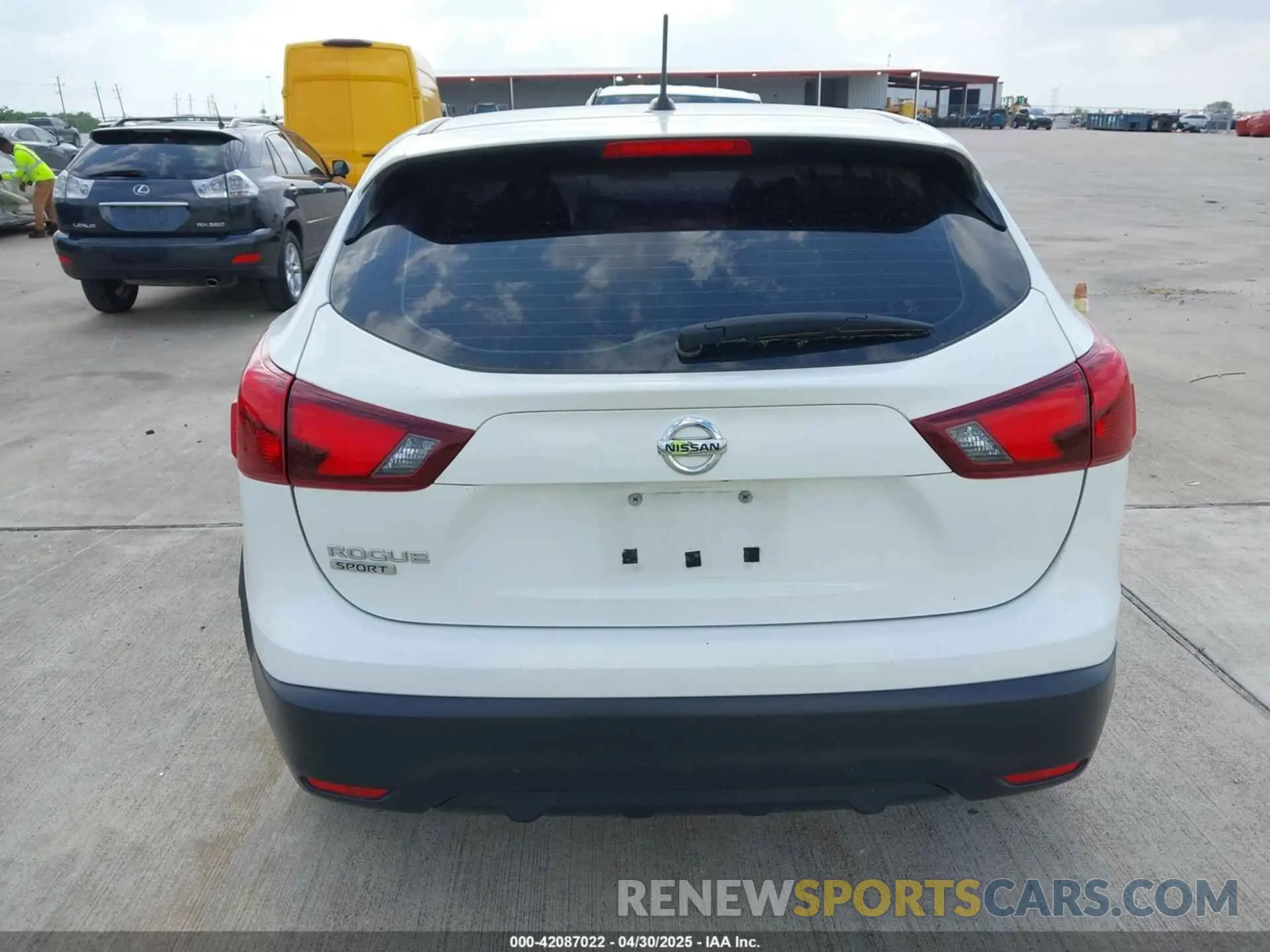 16 Photograph of a damaged car JN1BJ1CP4KW239090 NISSAN ROGUE SPORT 2019