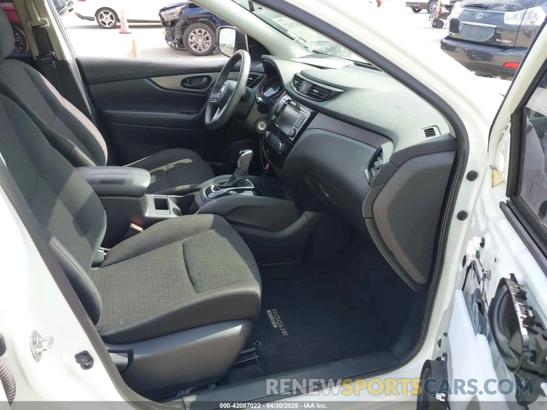 5 Photograph of a damaged car JN1BJ1CP4KW239090 NISSAN ROGUE SPORT 2019