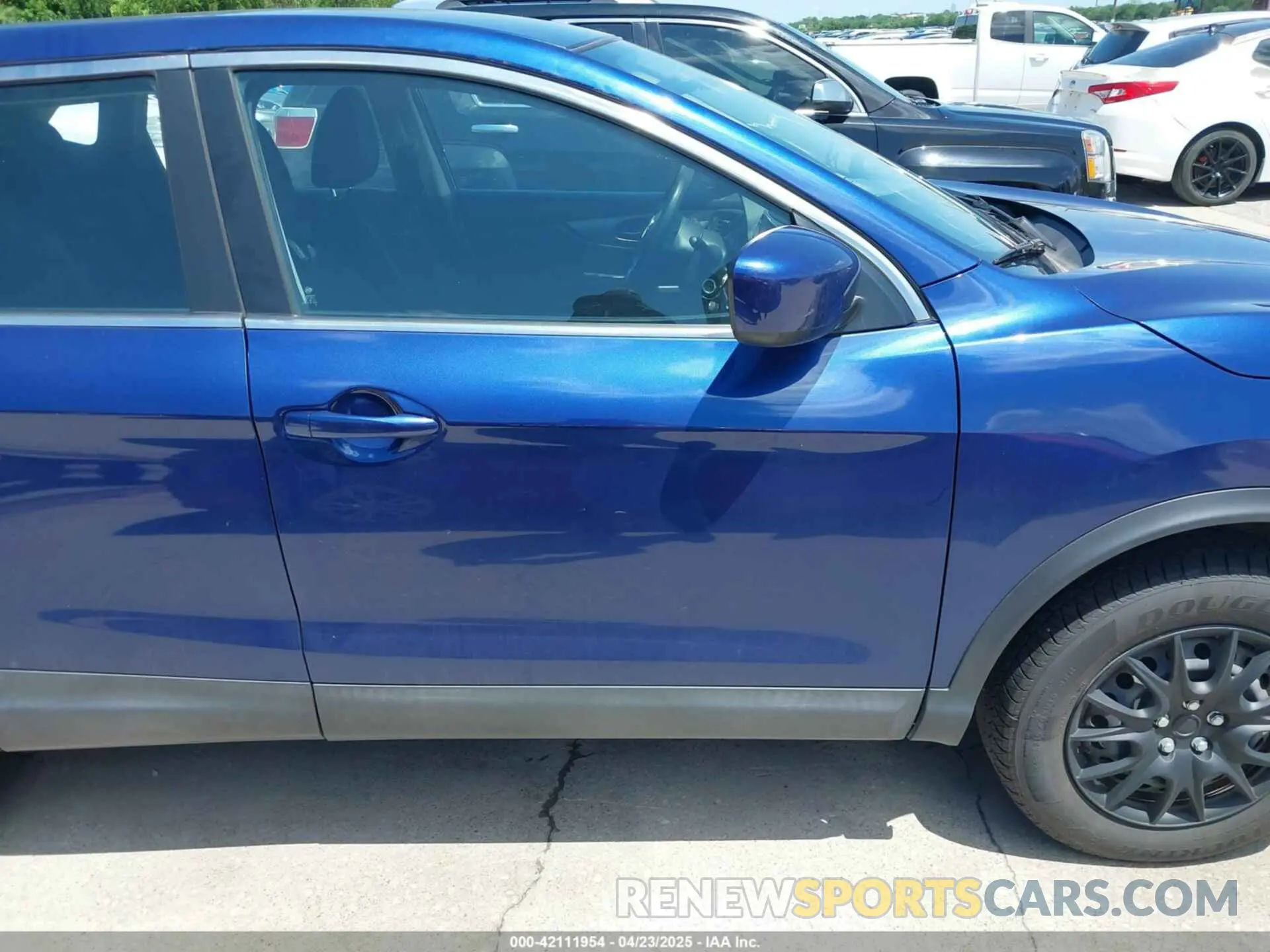 12 Photograph of a damaged car JN1BJ1CP5KW239325 NISSAN ROGUE SPORT 2019