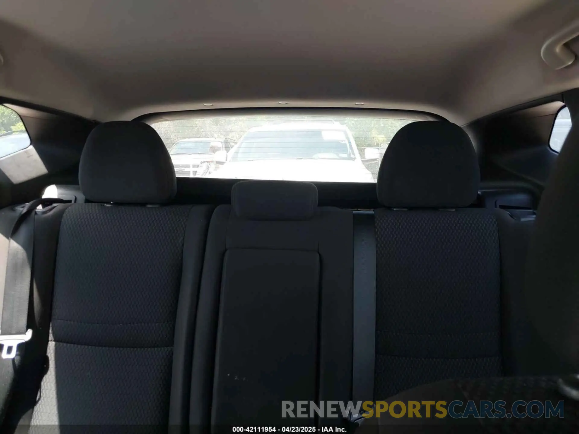 17 Photograph of a damaged car JN1BJ1CP5KW239325 NISSAN ROGUE SPORT 2019